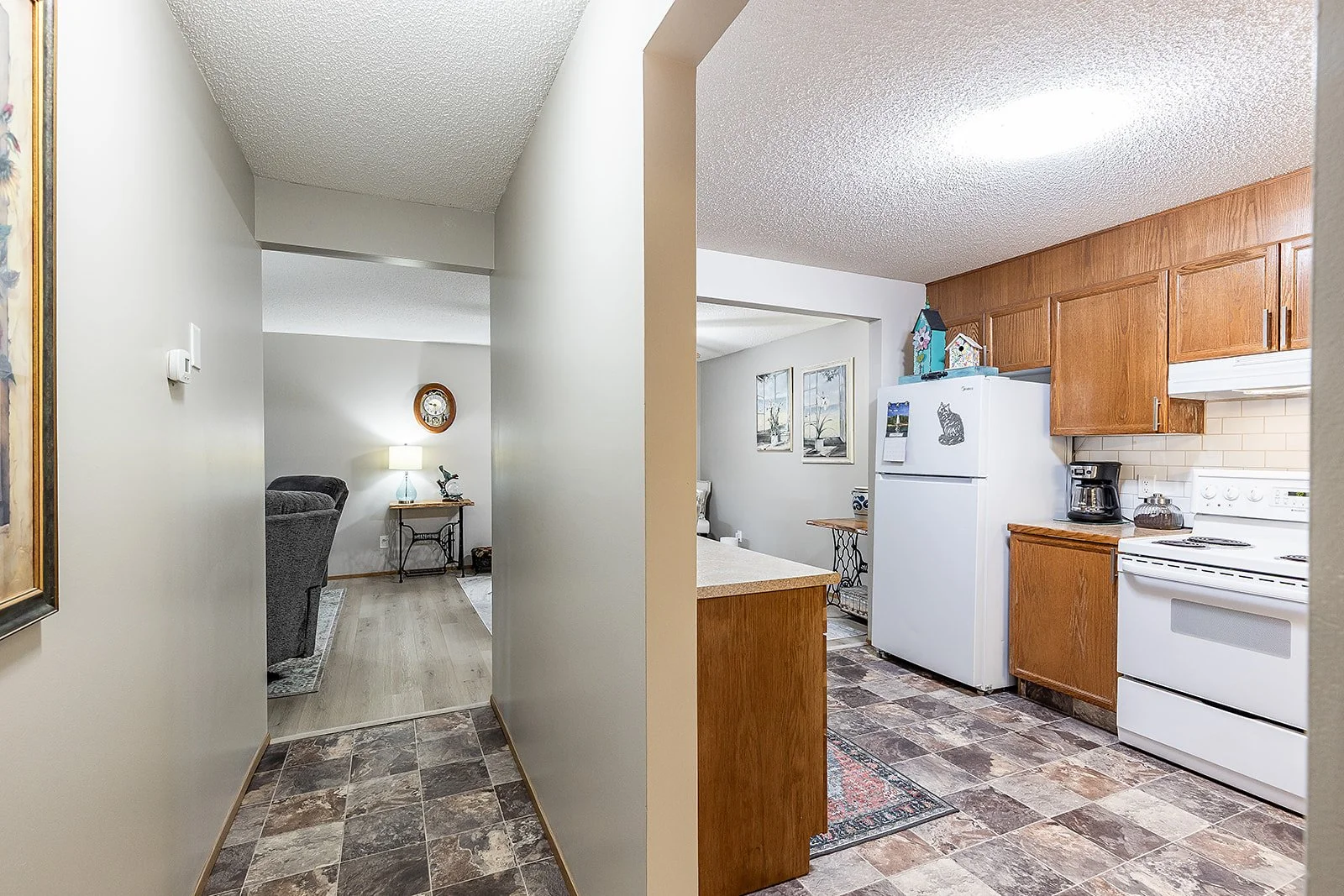 135 1480 Southview Dr SE-3.jpg