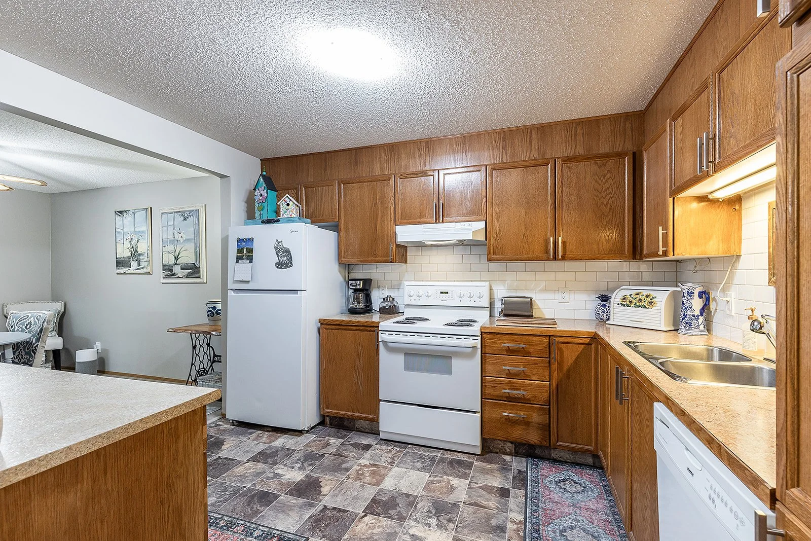 135 1480 Southview Dr SE-4.jpg
