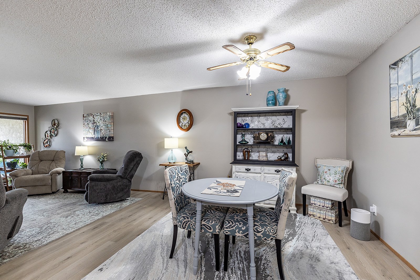 135 1480 Southview Dr SE-8.jpg
