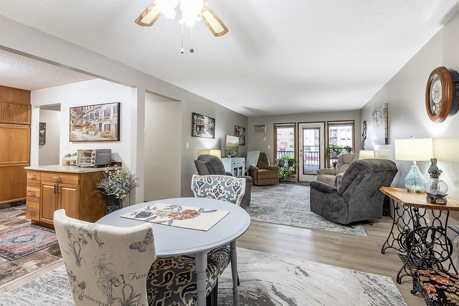 135 1480 Southview Dr SE-9.jpg