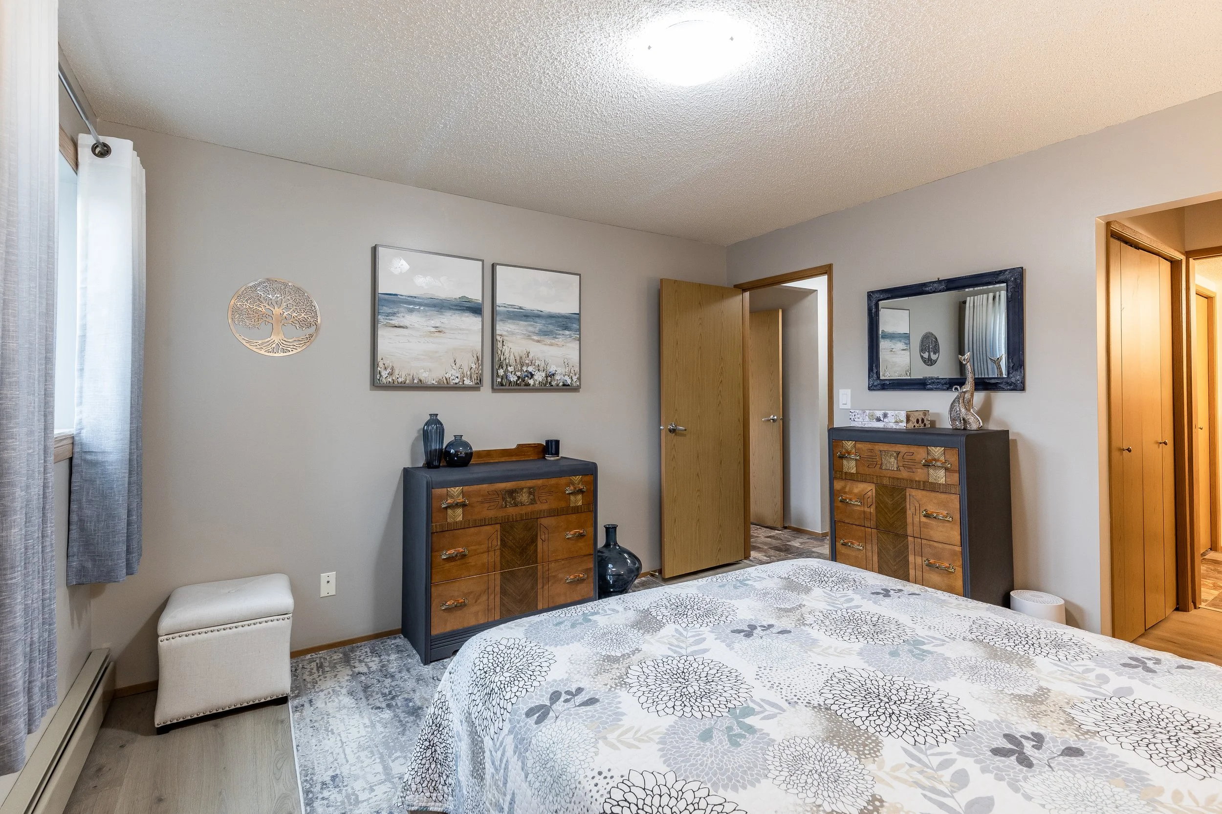 135 1480 Southview Dr SE-20.jpg