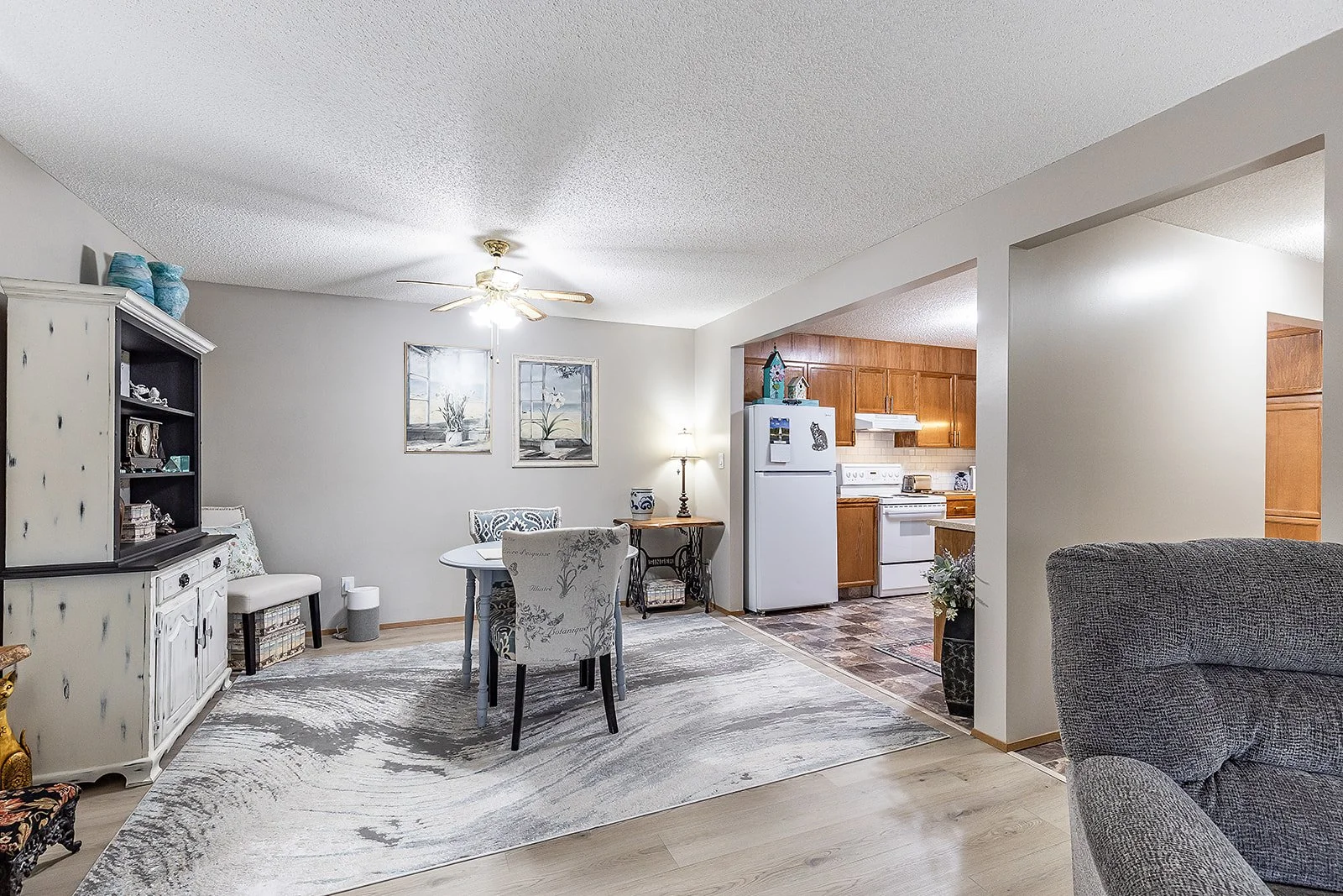 135 1480 Southview Dr SE-11.jpg
