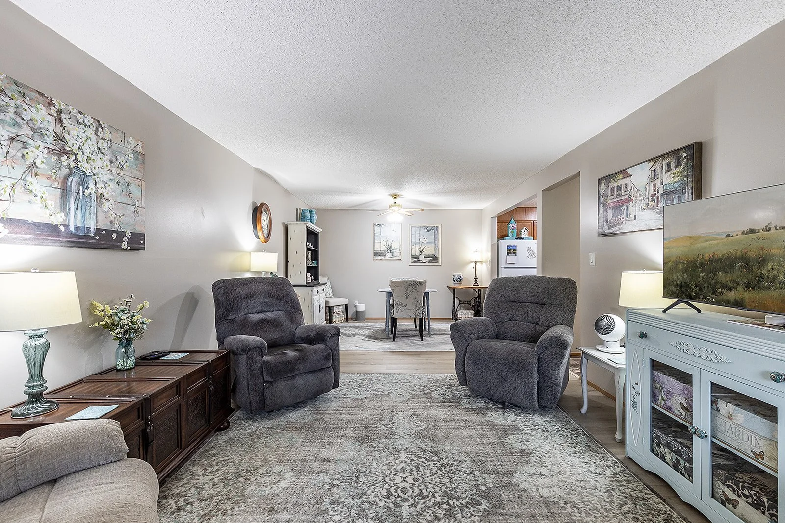 135 1480 Southview Dr SE-14.jpg