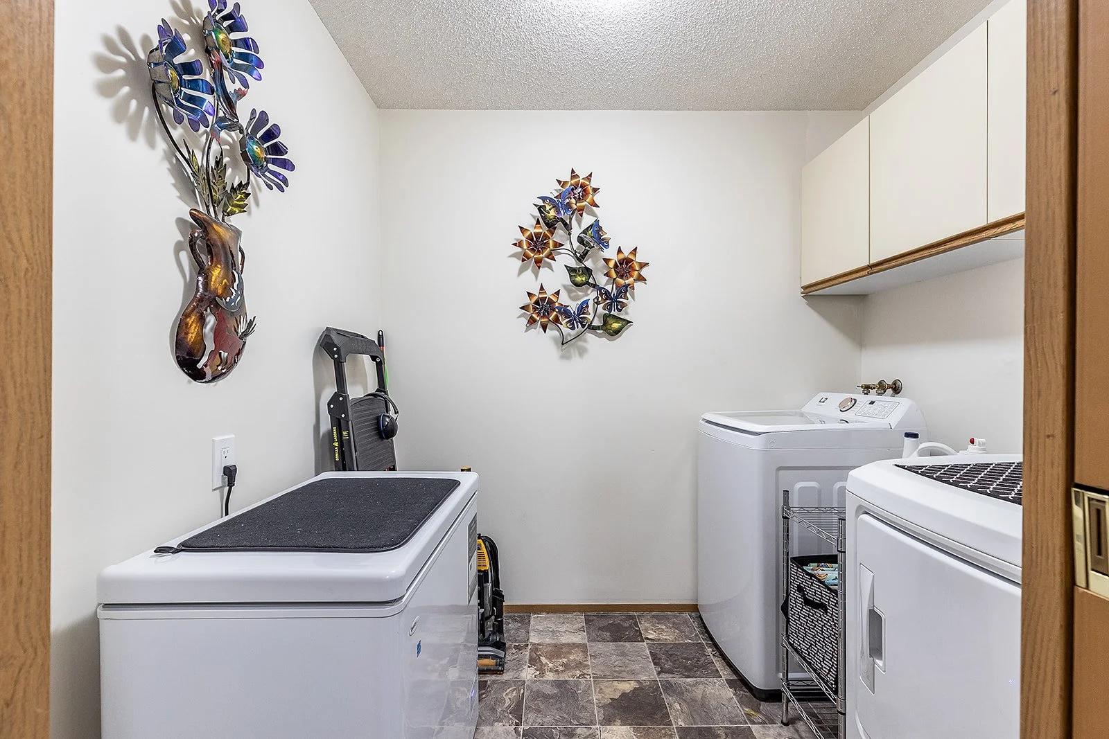 135 1480 Southview Dr SE-16.jpg