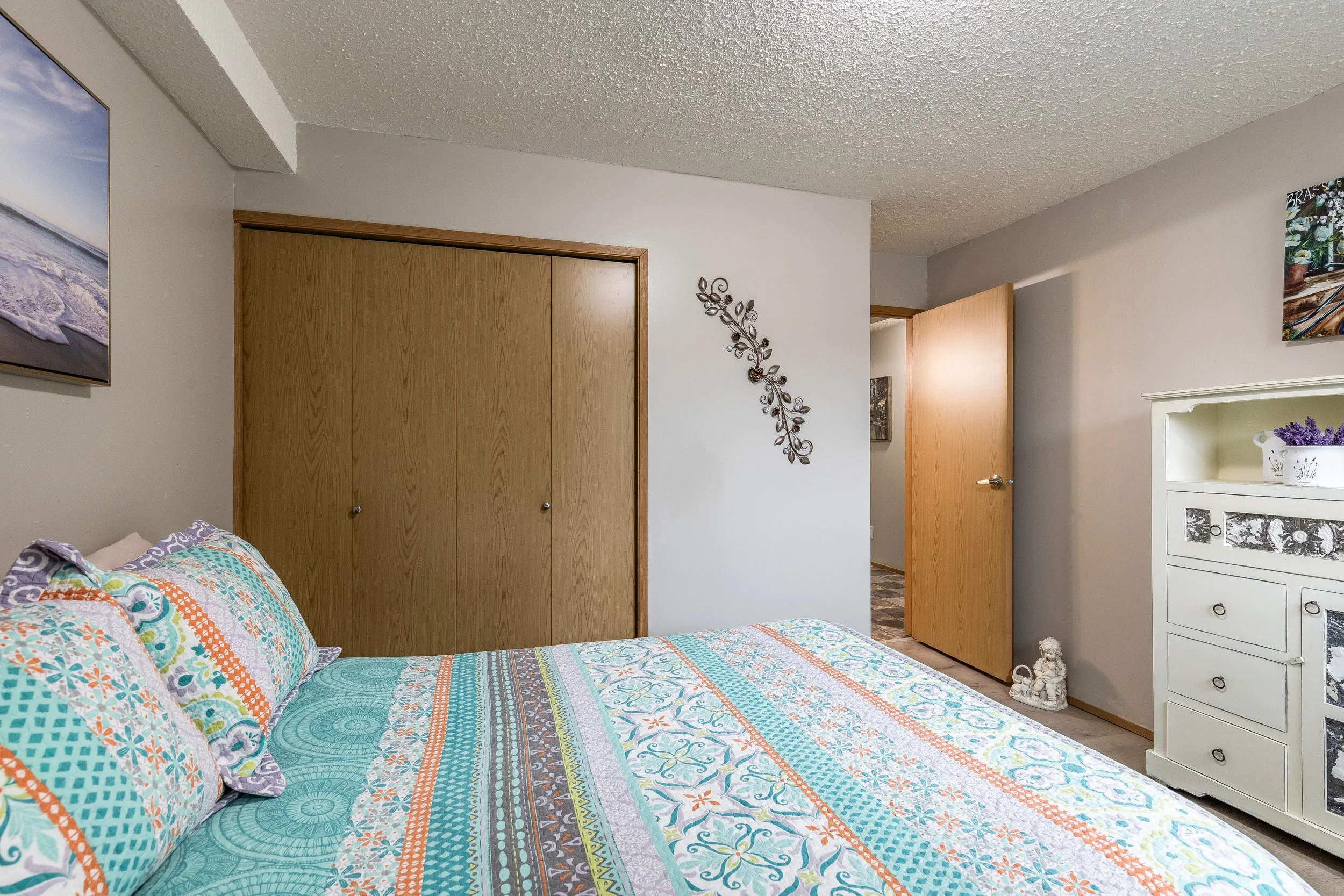 135 1480 Southview Dr SE-24.jpg