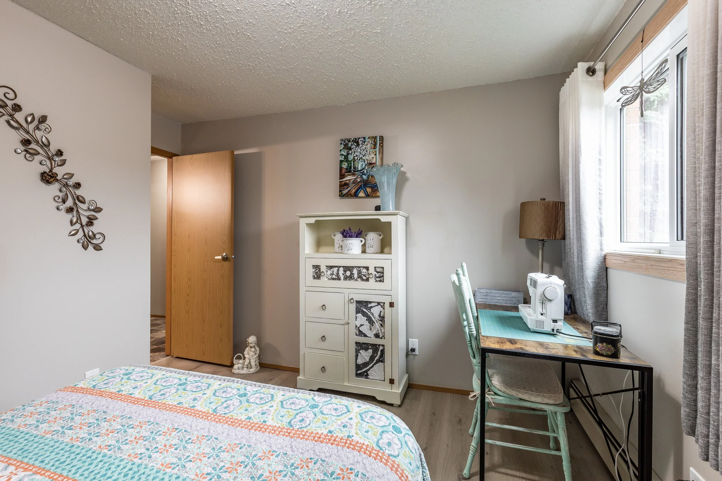 135 1480 Southview Dr SE-25.jpg