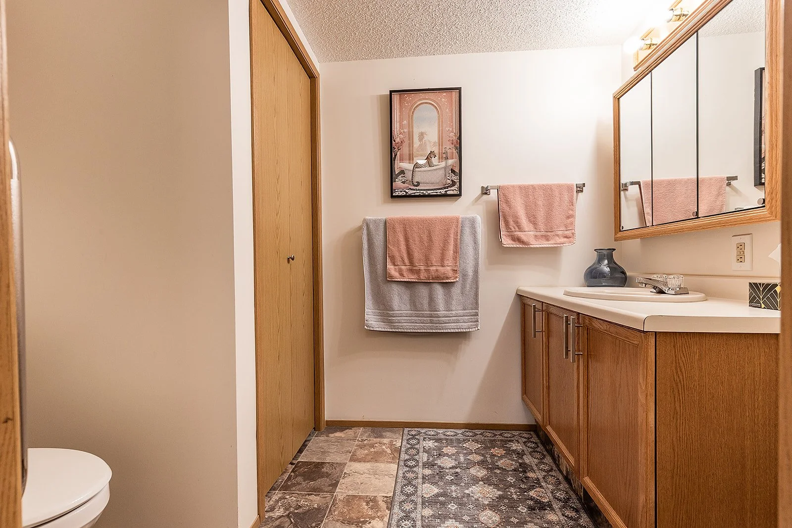 135 1480 Southview Dr SE-22.jpg