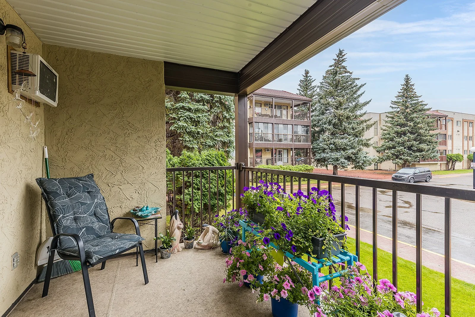 135 1480 Southview Dr SE-27.jpg