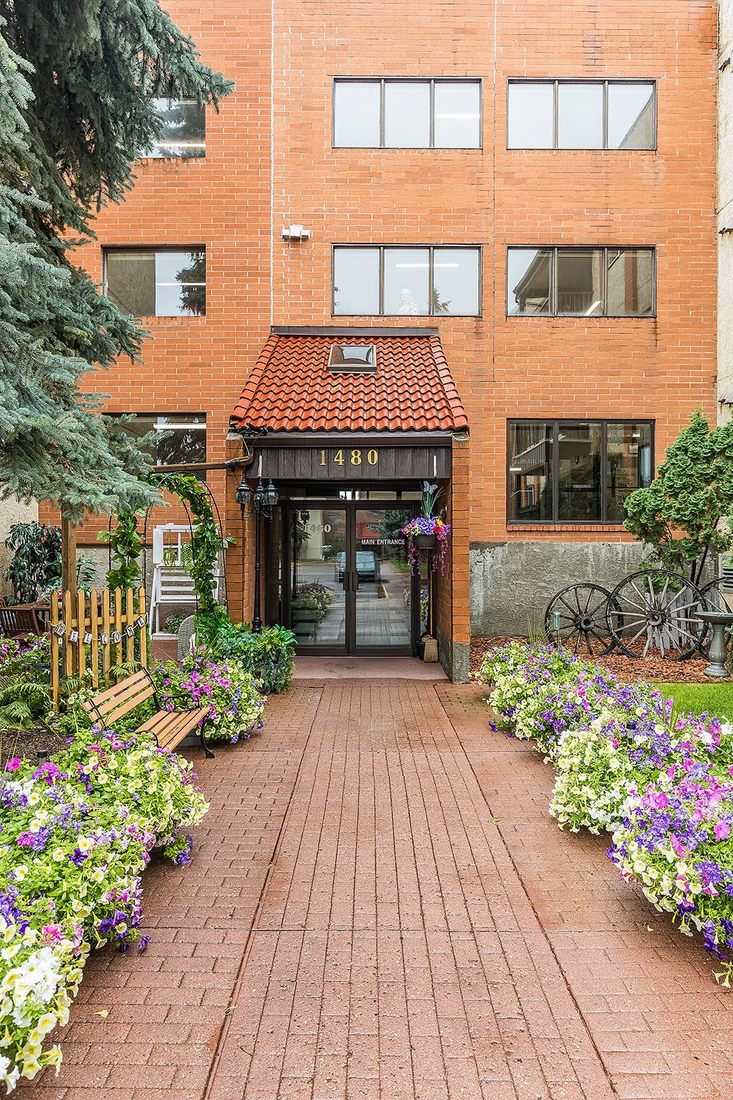135 1480 Southview Dr SE-34.jpg