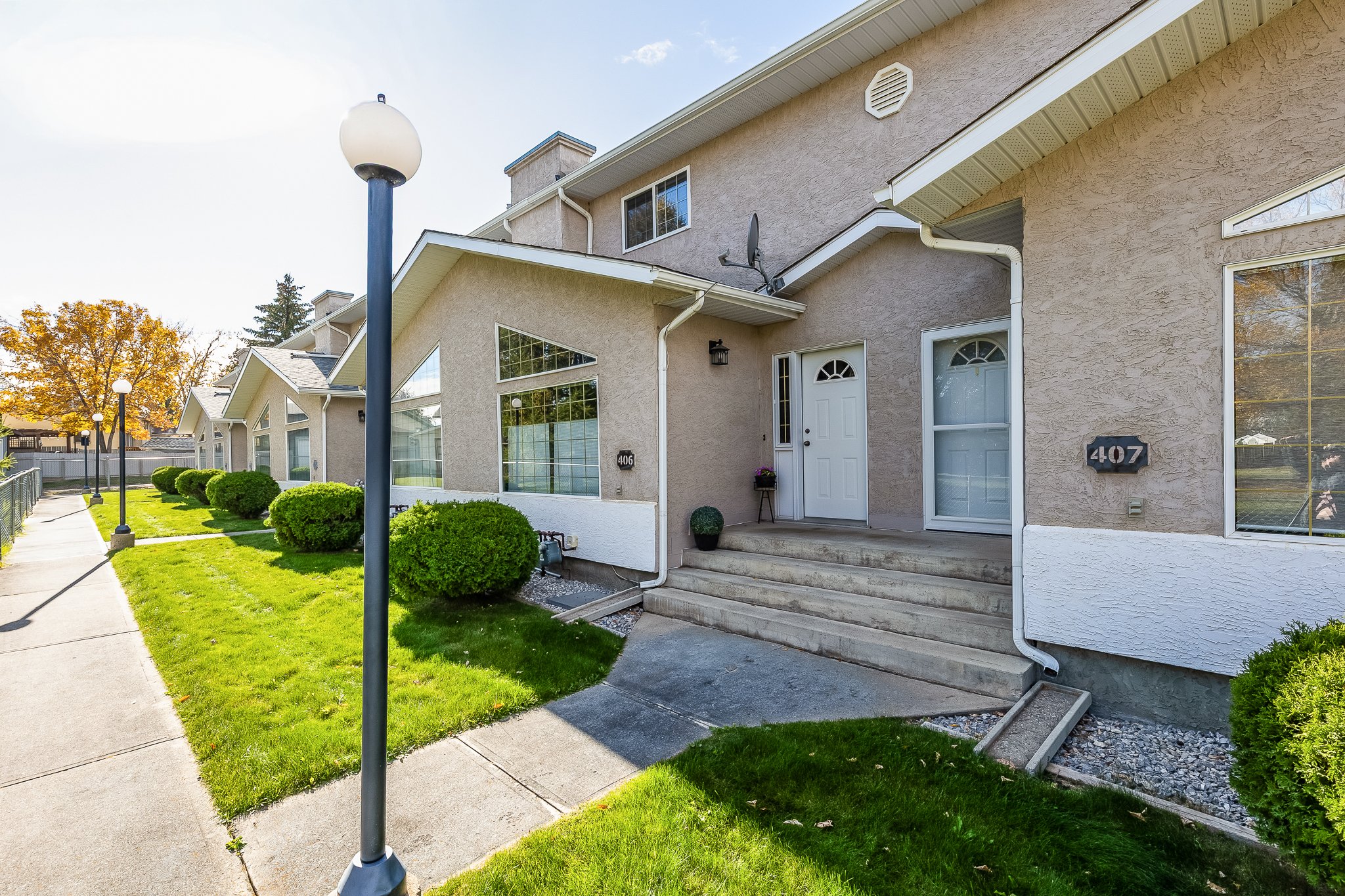 406 165 Southridge Dr SE web-3.jpg