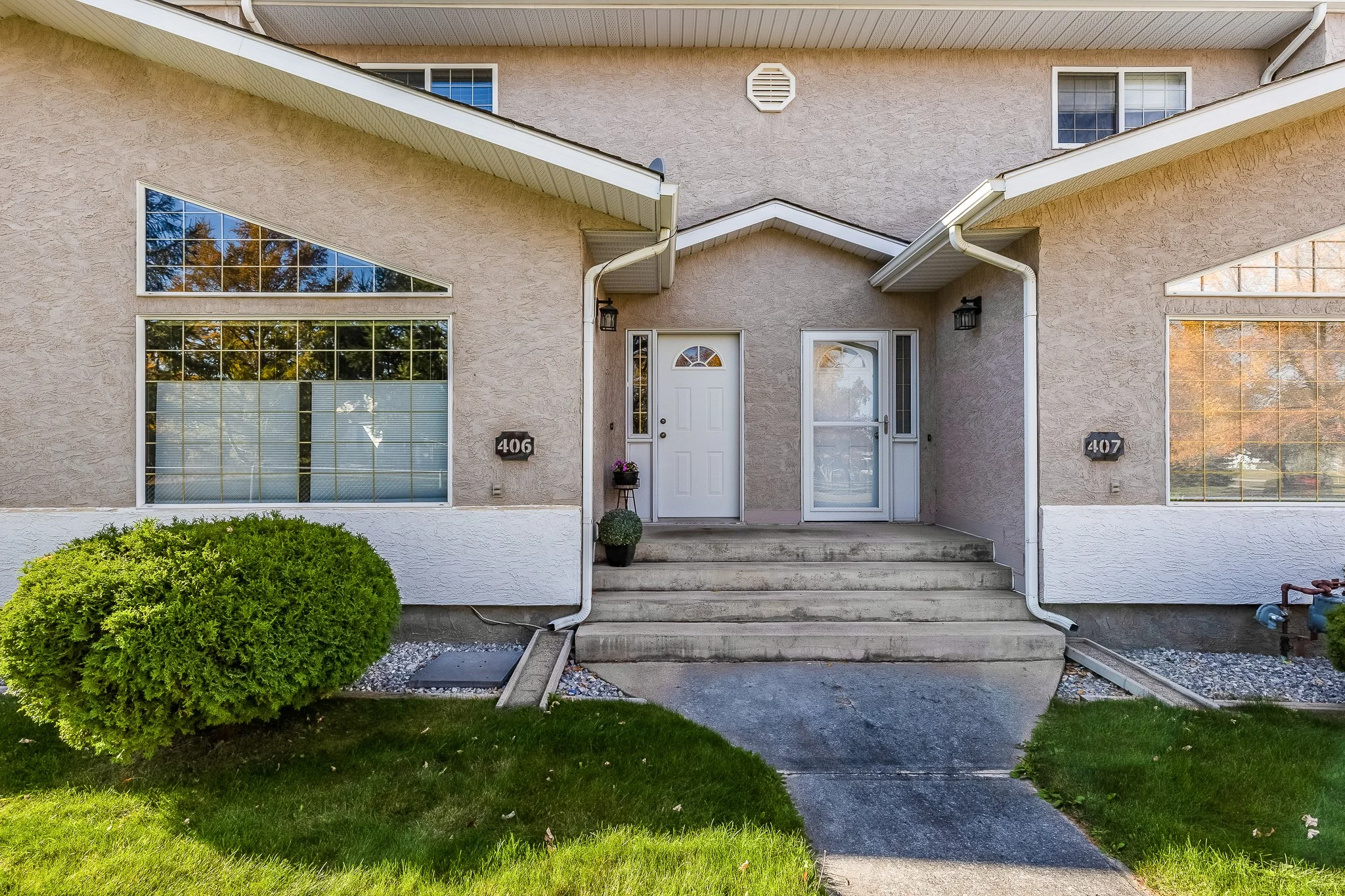 406 165 Southridge Dr SE web-5.jpg