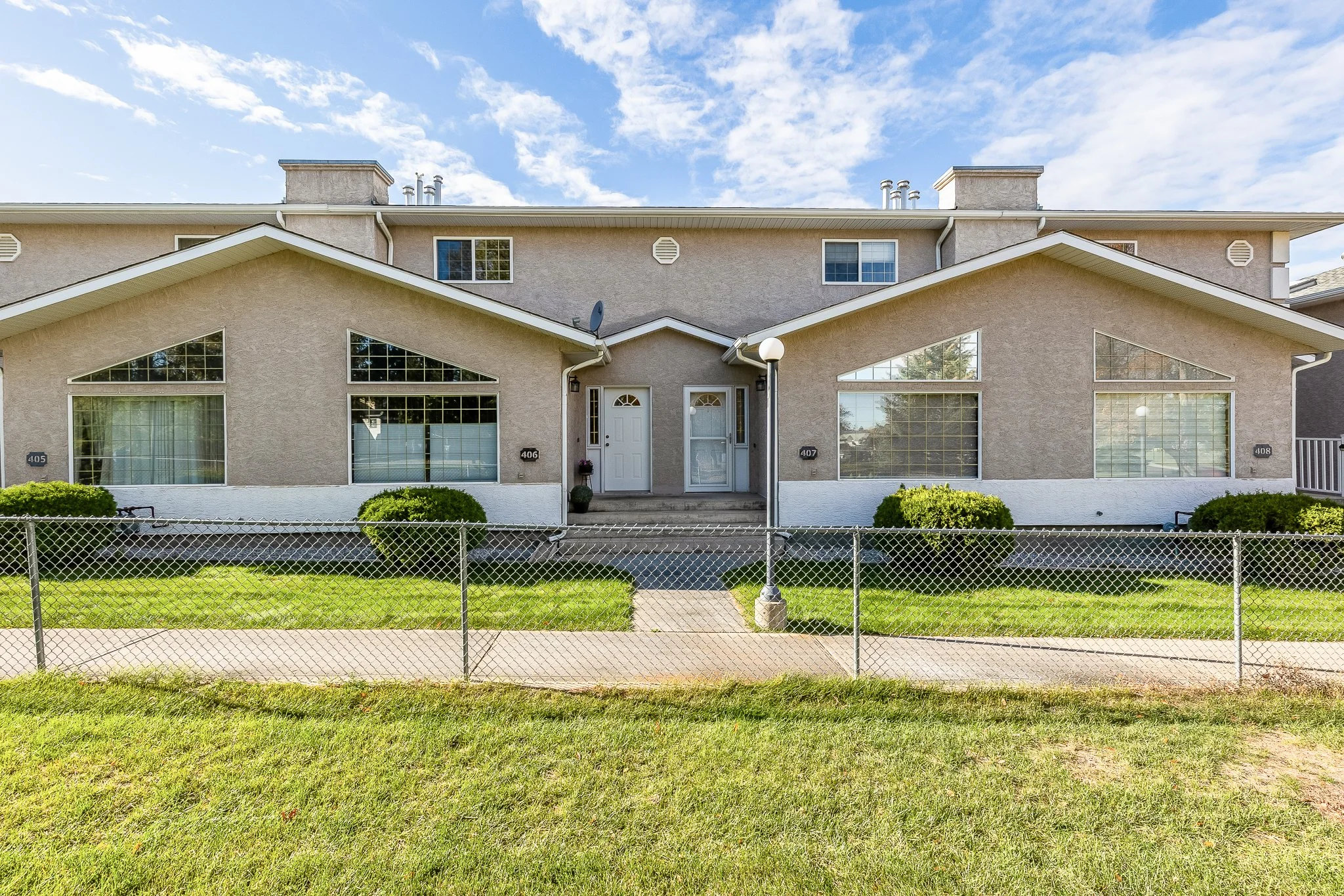 406 165 Southridge Dr SE web-6.jpg