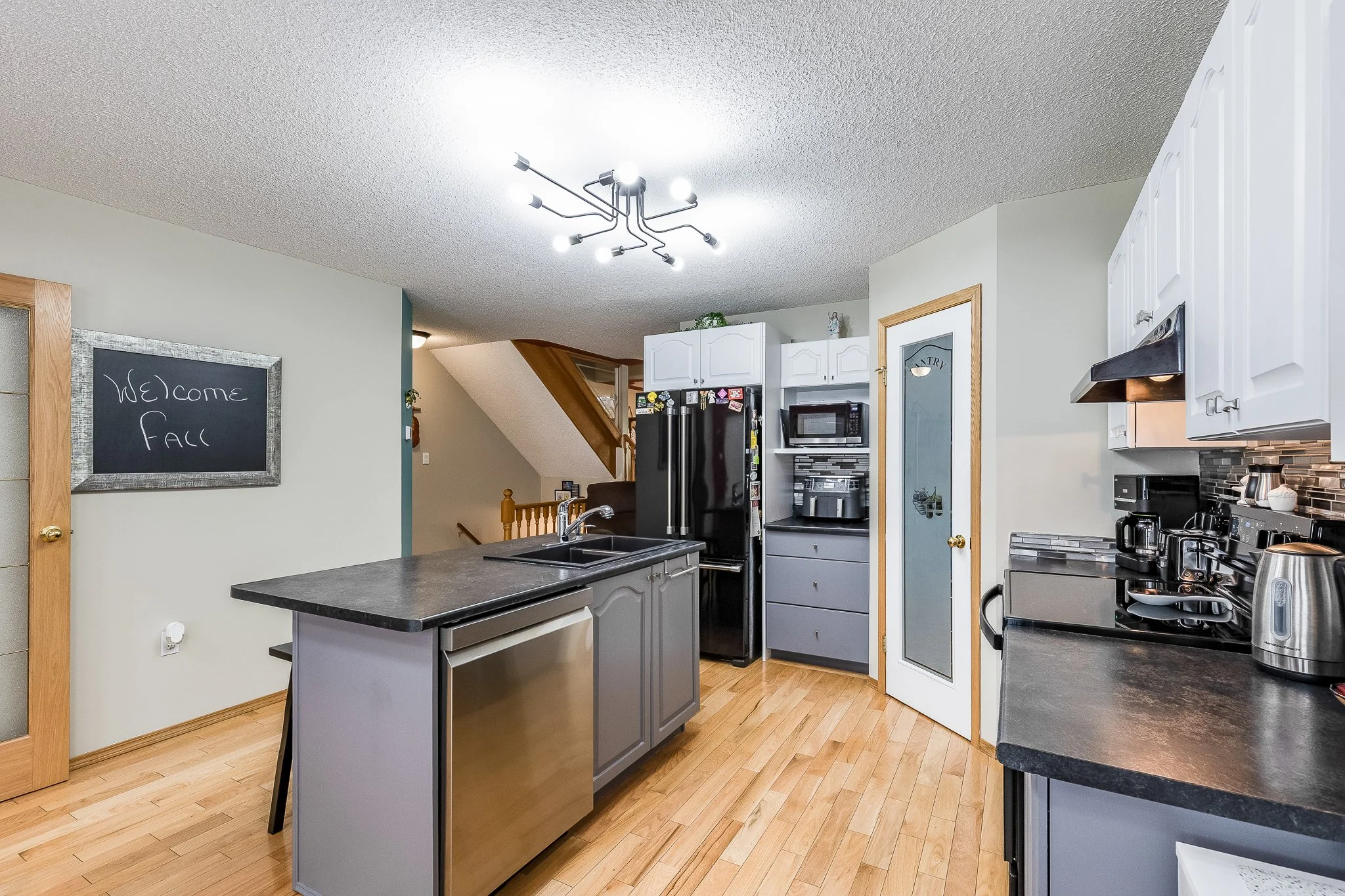 406 165 Southridge Dr SE web-18.jpg