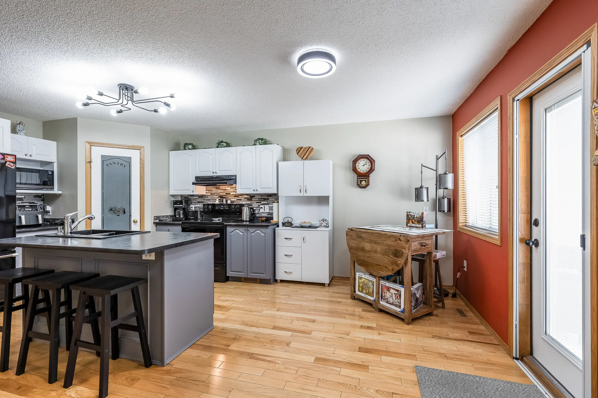 406 165 Southridge Dr SE web-20.jpg