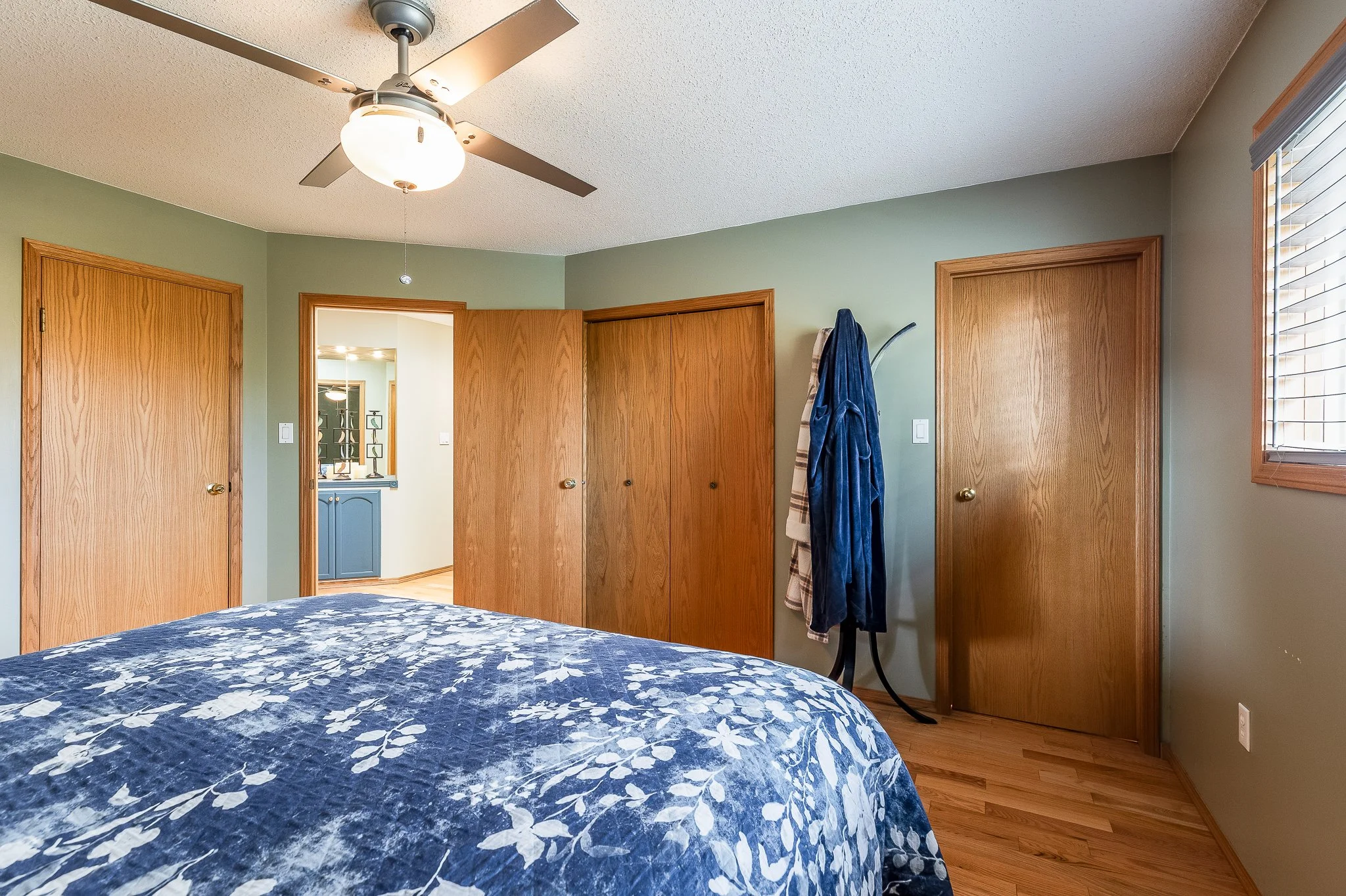 406 165 Southridge Dr SE web-26.jpg