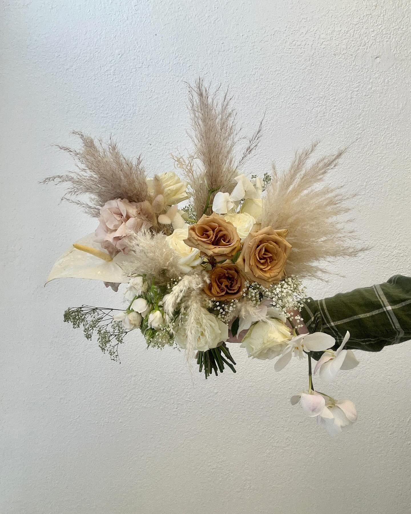 Swipe to witness the magic! 🌸✨ From the original blooms to the finished masterpiece, this transformation is all about preserving every petal and detail for a lifetime. Each piece is crafted with care to showcase the elegance of nature, and this 24x3