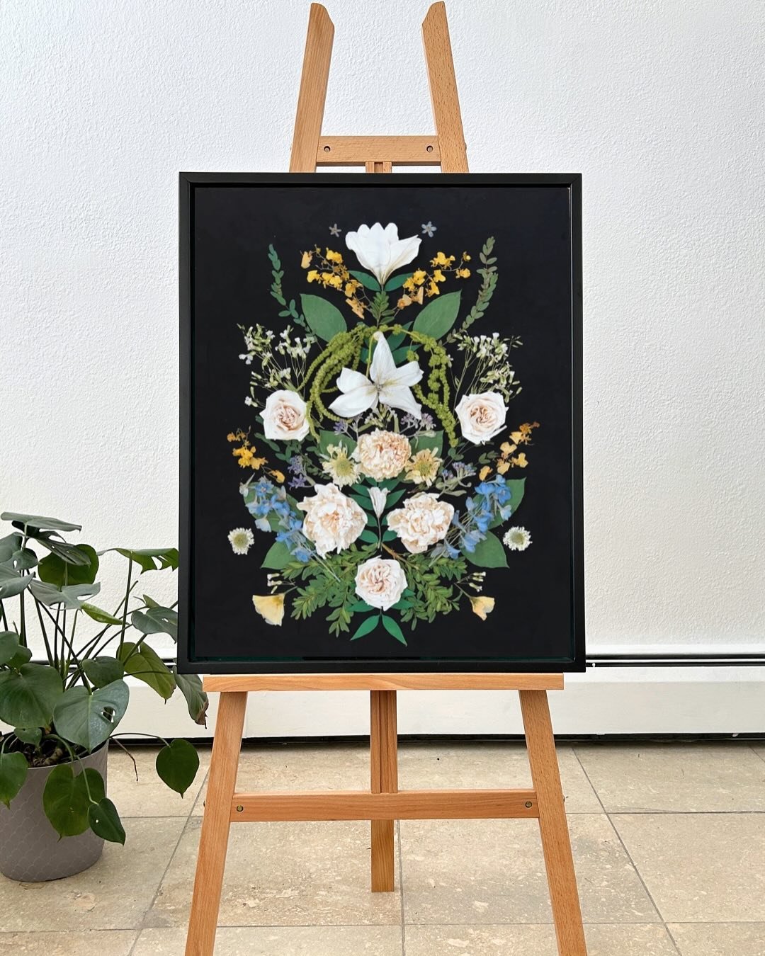 🌸 From Fresh to Forever 🌿

Take a look at this incredible transformation! Swipe between the before and after to see how these stunning blooms from @aladybugfloral were preserved and turned into a timeless work of art.

Framed in a sleek 24x30 black