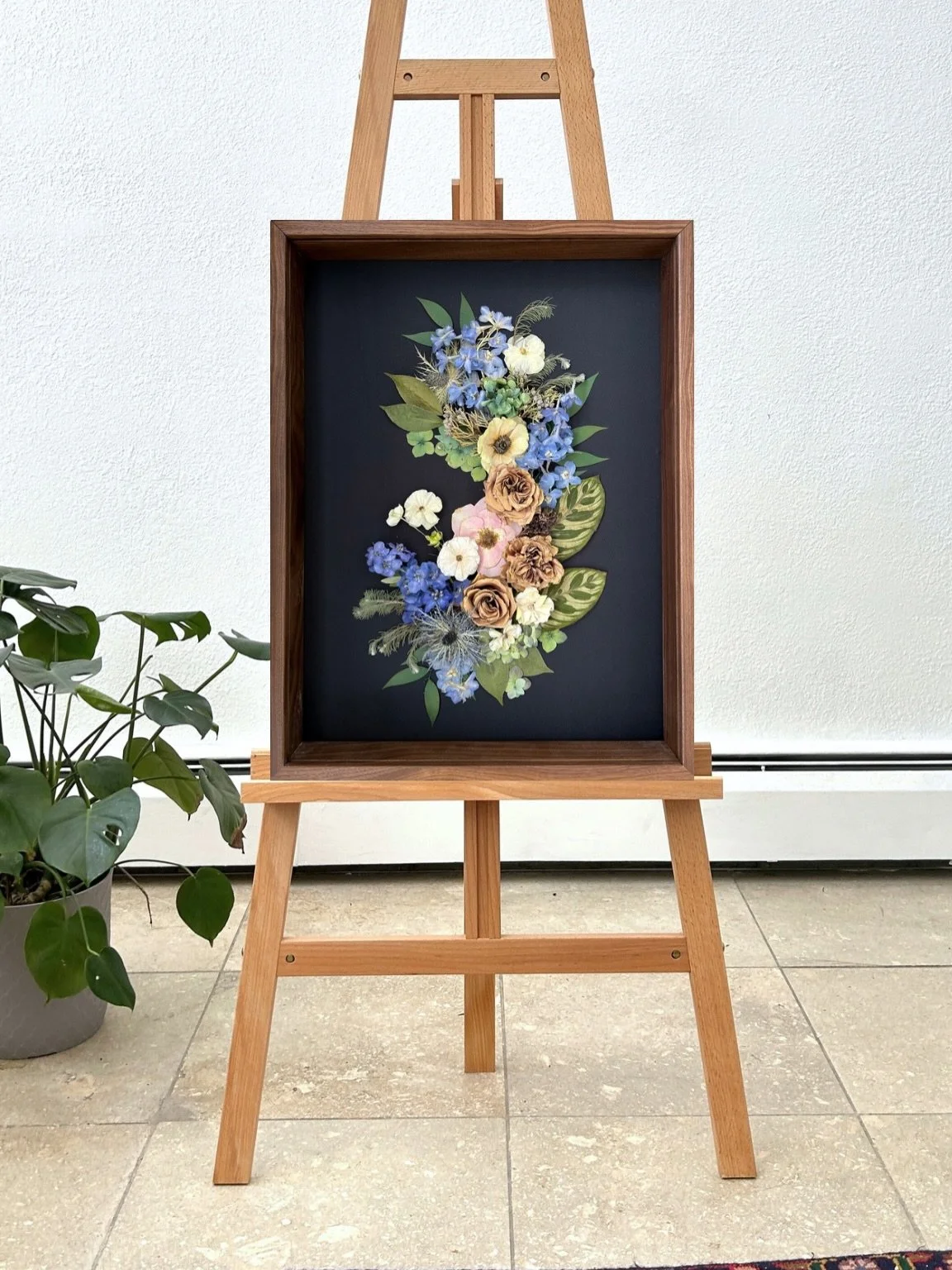 A timeless choice with a refined finish. This 18&rdquo; x 24&rdquo; piece offers the perfect balance of presence and elegance, while Masterpiece Glass provides exceptional clarity and protection with a true gallery-quality look. Finished in our Prefe