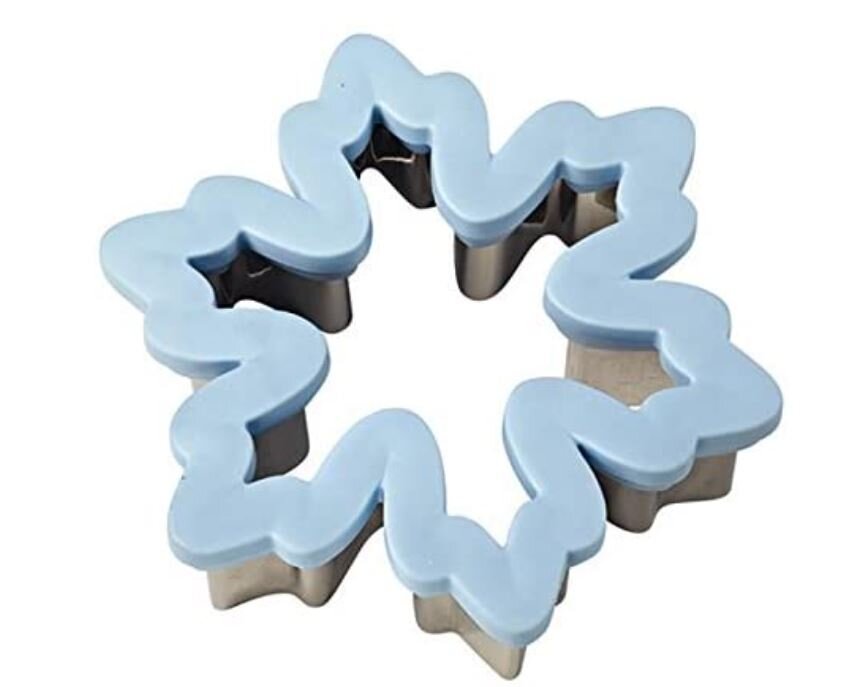 the loveliest detail snowflake cookie cutter