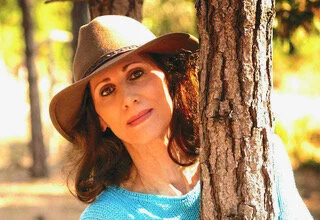 DC Diamondopolous is an award-winning novelette, short story, and flash fiction writer with over 250 stories published internationally in print and online magazines, literary journals, and anthologies. DC's stories have appeared in: 34th Parallel, S…