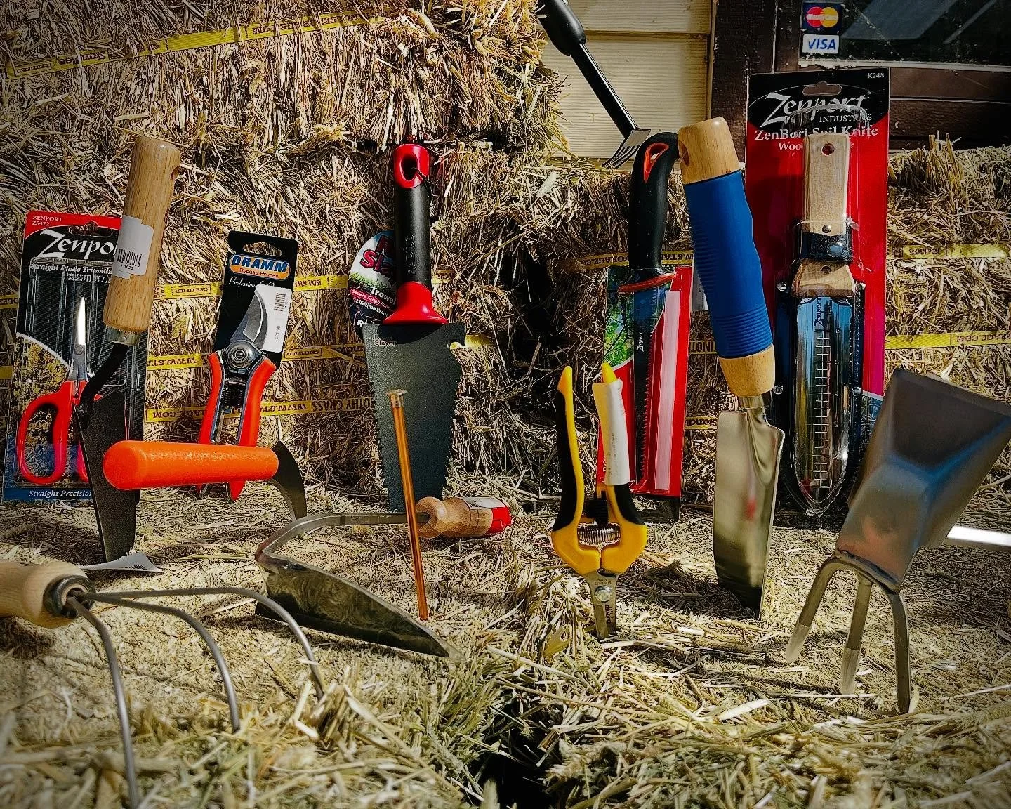 Finding the perfect garden tool is like finding a needle in a haystack&hellip; luckily we have no shortage of hay &amp; sharp stuff! 🌾🪡🌾

So if your old tools are fadin&rsquo;, and your fall garden is ready for a snippin&rsquo;, trimmin&rsquo;, pr