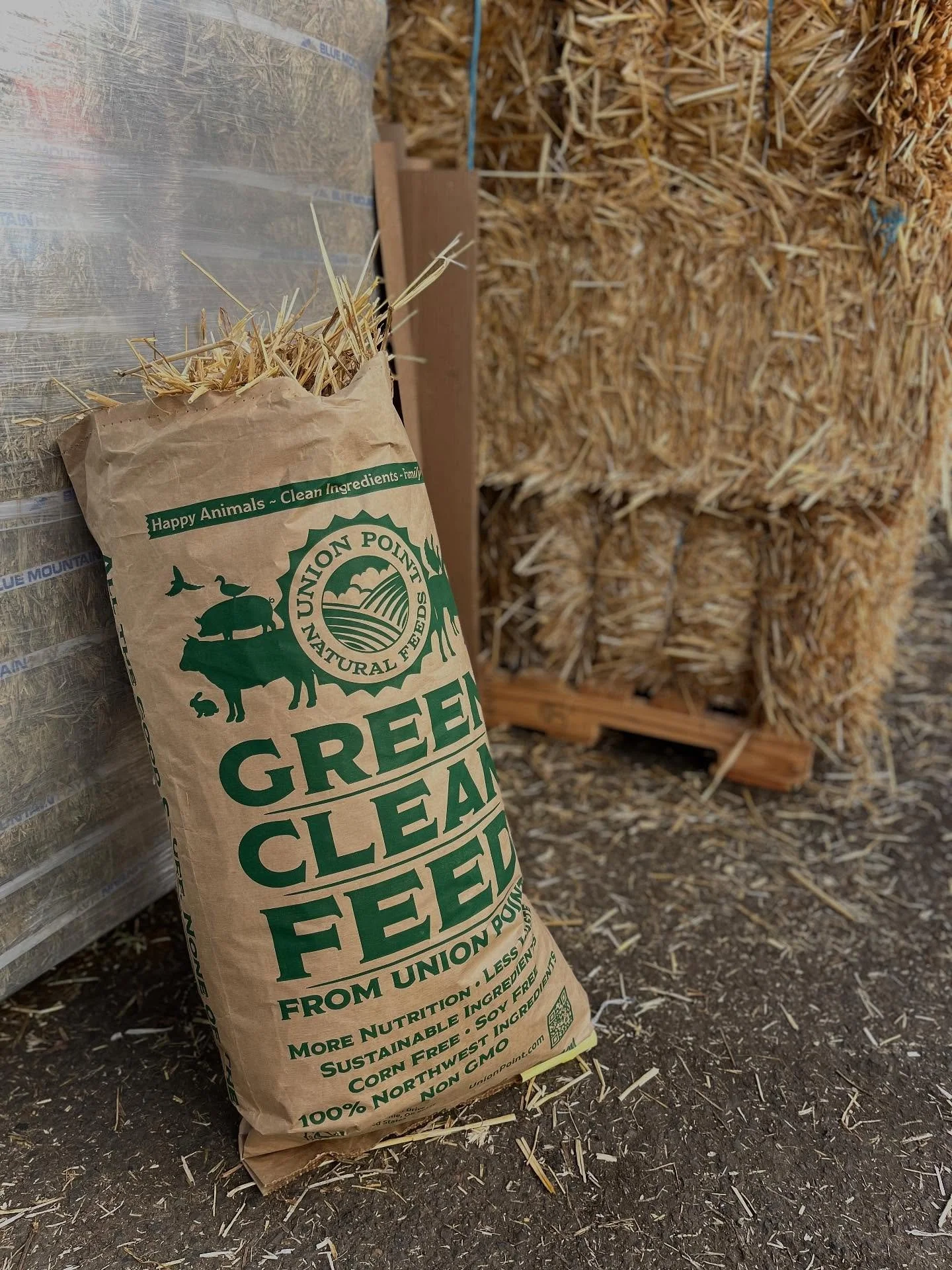 May we make a straw man argument and say&mdash; our straw ain&rsquo;t just for scarecrows? 🎃 🐦&zwj;⬛

Don&rsquo;t bale on checking out our 3-string and compressed straw varieties for mulching, bedding, and more, including organic straw from the PNW