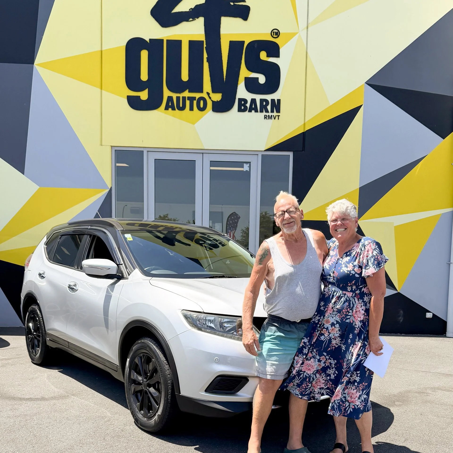 Bruce started his weekend right by picking up his new 2016 Nissan X-Trail 4WD!
 Big thanks to Martijn for making it all possible.
