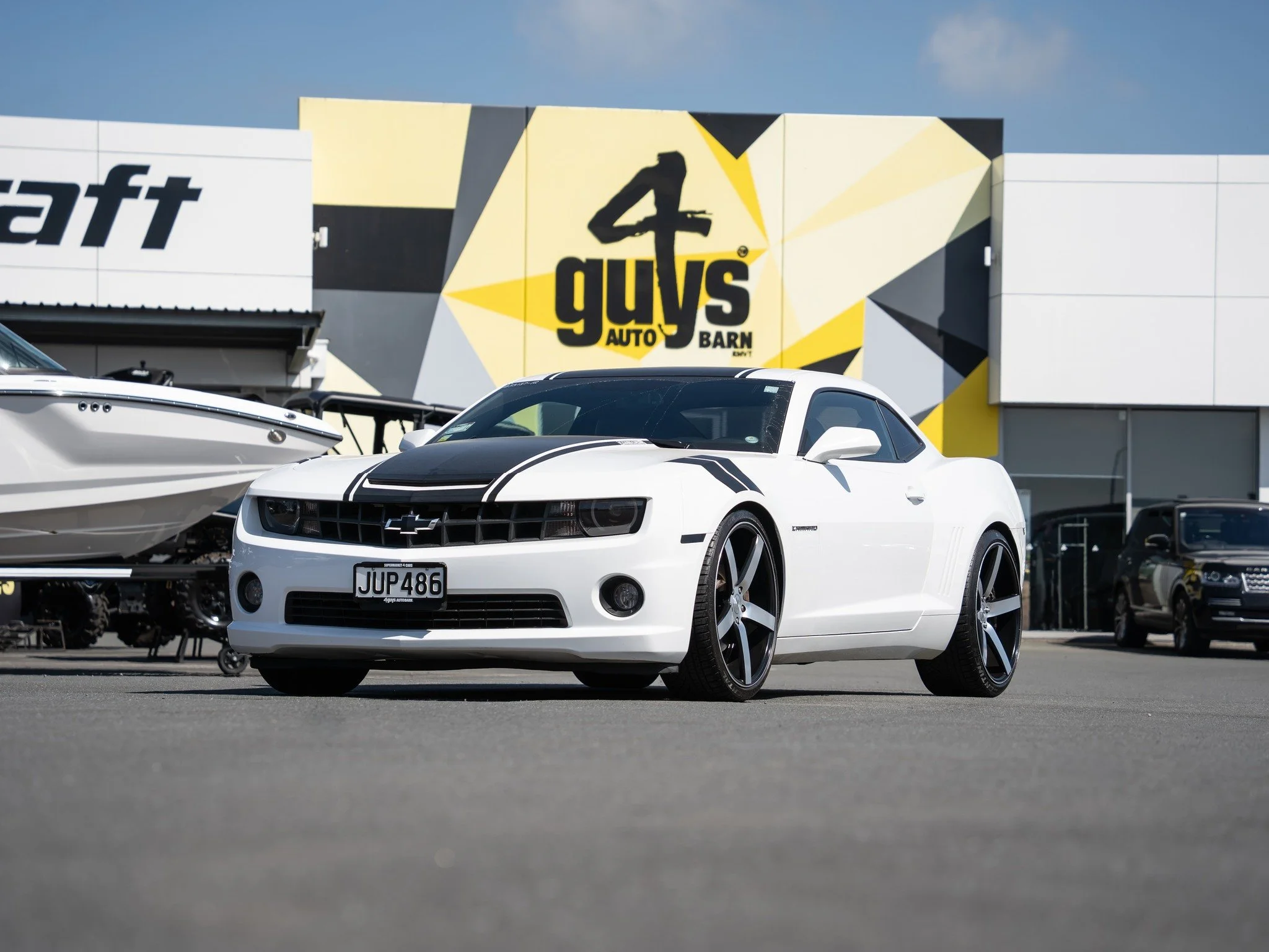 The 2012 Chevrolet Camaro 2SS/RS delivers exceptional performance and capability. Powered by a 6.2L EFI Alloy V8 L99 producing 426hp with AFM (Active Fuel Management - 8-4 cylinder deactivation), this Camaro offers thrilling acceleration and smooth h