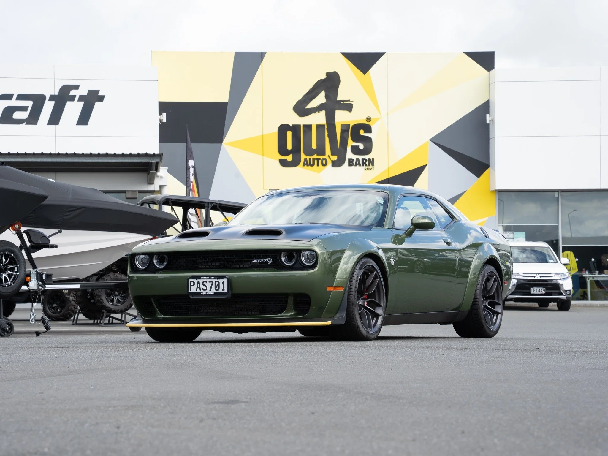 Dodge Challenger SRT HELLCAT WIDEBODY - NO LHD PERMIT REQUIRED

The iconic supercharged muscle car. 717hp of factory‑built American aggression with brutal torque, widebody stance, and every premium upgrade fitted. Exceptionally clean, low‑mileage, an