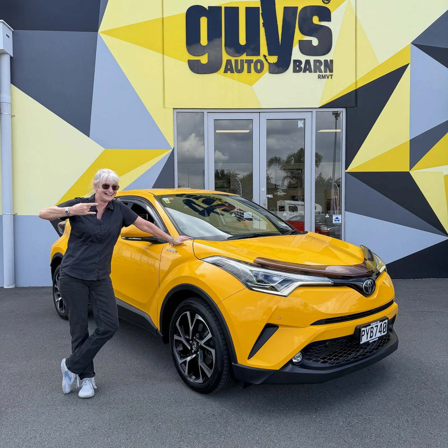 Congratulations to Elaine on collecting her new 2019 Toyota C‑HR Turbo Limited! 🚗

Thanks to Martijn for making it happen