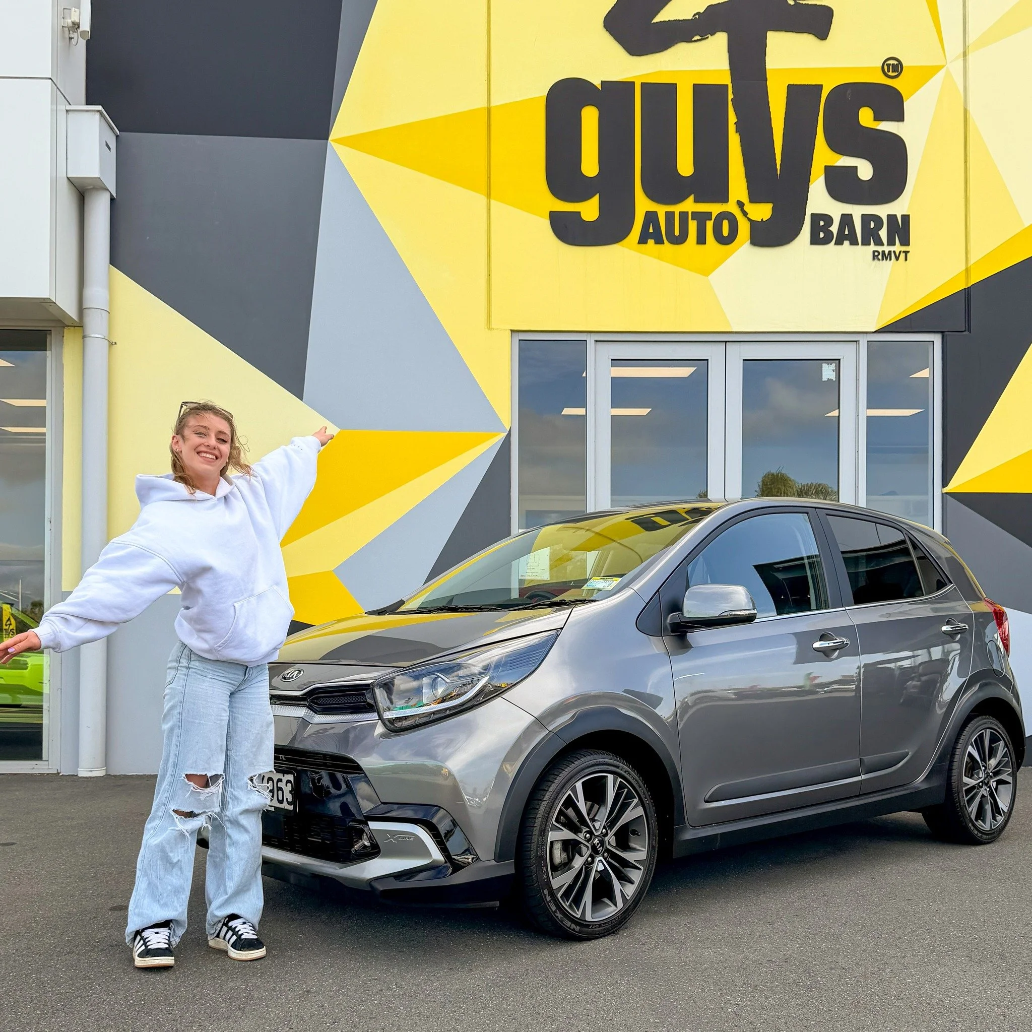 Saffron picking up her cousin Anja&rsquo;s new 2021 Kia Picanto!
Big thanks to Martijn for helping out!