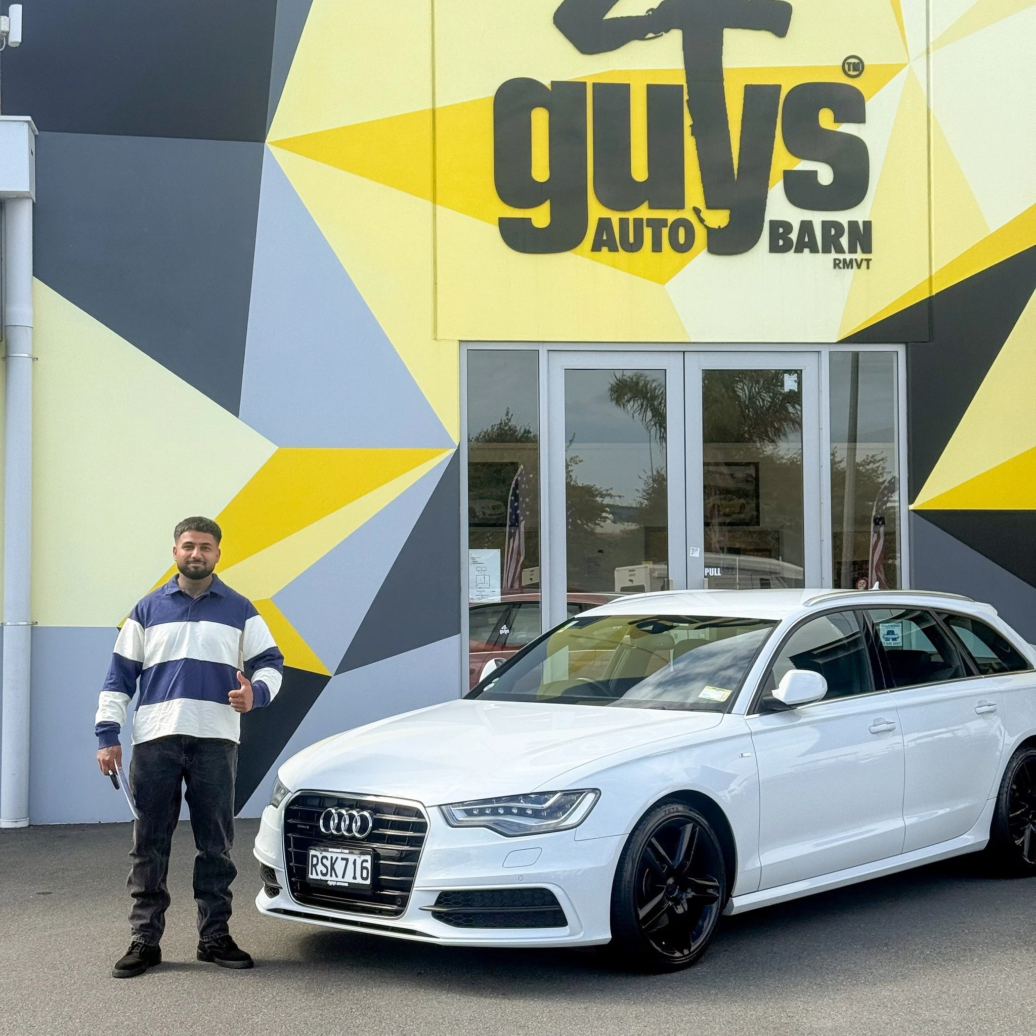 Congratulations to Anmoldeep on his first purchase with us, a 2015 Audi A6! Thanks for choosing 4Guys Autobarn, with Jackson glad to help.