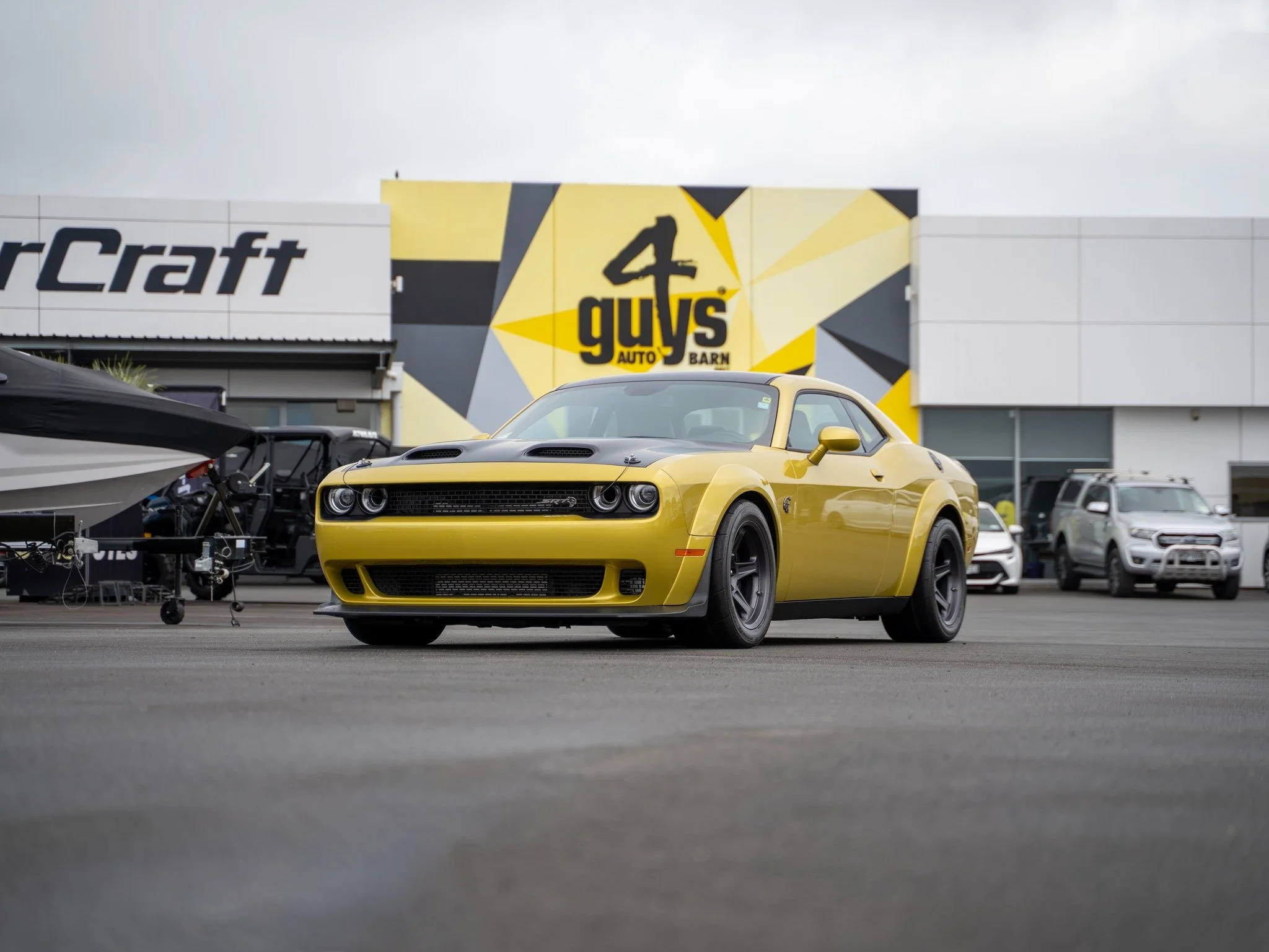 Taking inspiration from the legendary Demon, the 2021 Challenger SRT Super Stock was built for one thing above all else: going fast. Equipped with an 807HP supercharged HEMI V8, Demon-derived suspension and drag racing technology, the Super Stock qui