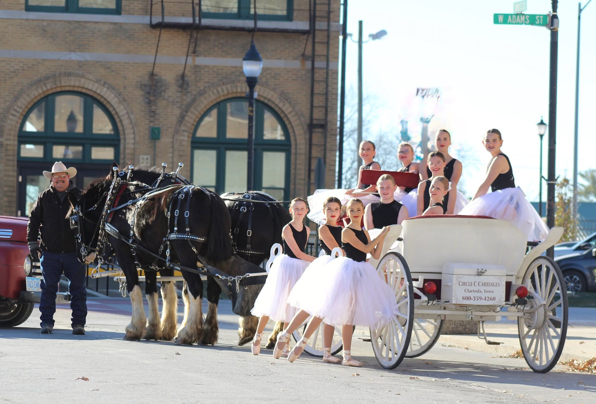M E R R Y 🎄 A N D 🎄 B R I G H T
Today is Creston's annual Merry Marketplace. 🎁
Uptown Creston 📍 10a-3p
We love the holidays! 🦌🩰
📸 Meredith Wulf
#holidayshopping
#FestiveFun
#snowglobeballet
#spiritofgiving
#spotlightx2