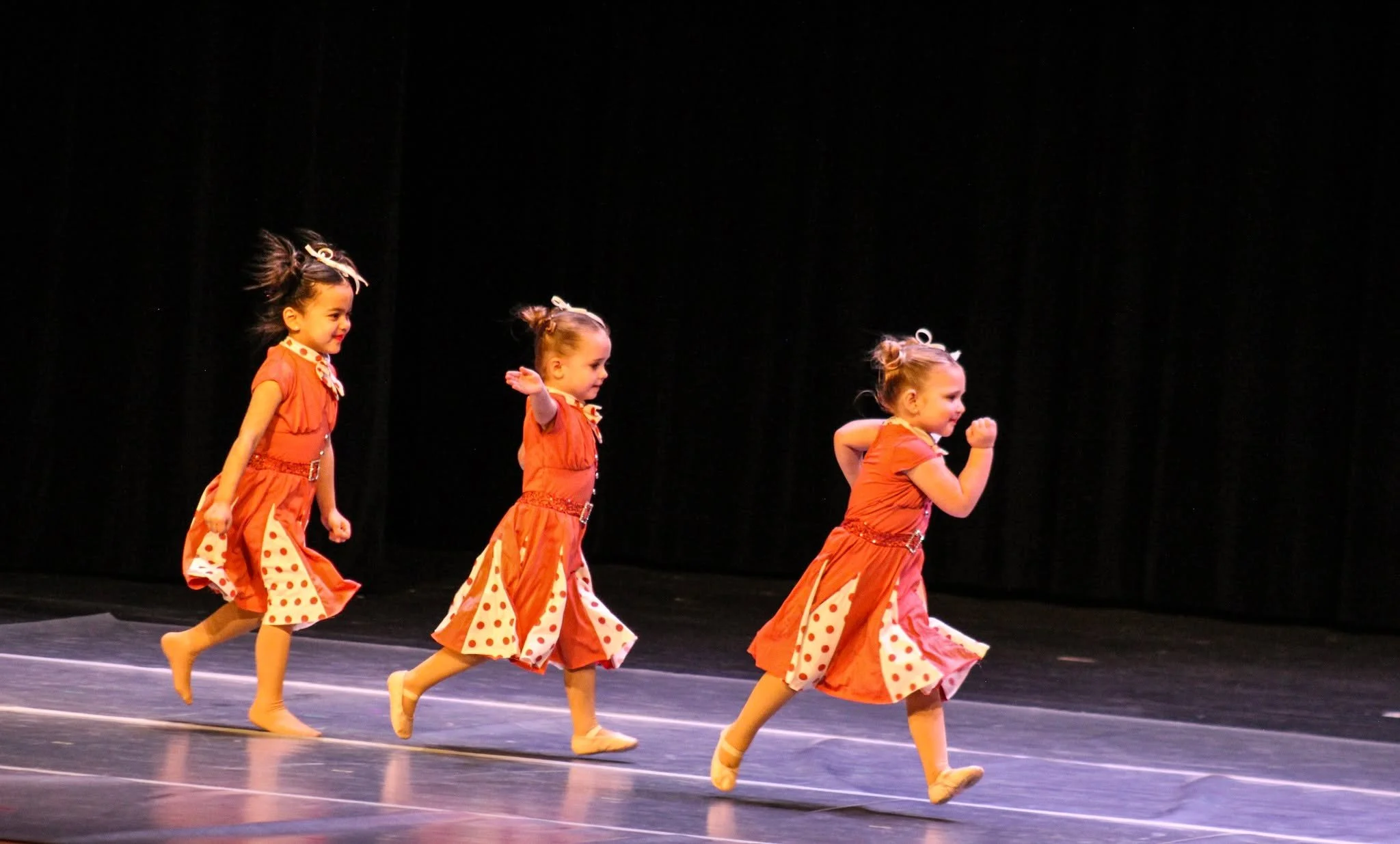 r e a d y ▪ o r ▪ n o t
Here comes the next generation of dancers!! 🤸

📸 @meredith.wulf 
#nexgenallstars 
#kidsdanceclass 
#investinkids 
#pourintokids 
#spotlightx2