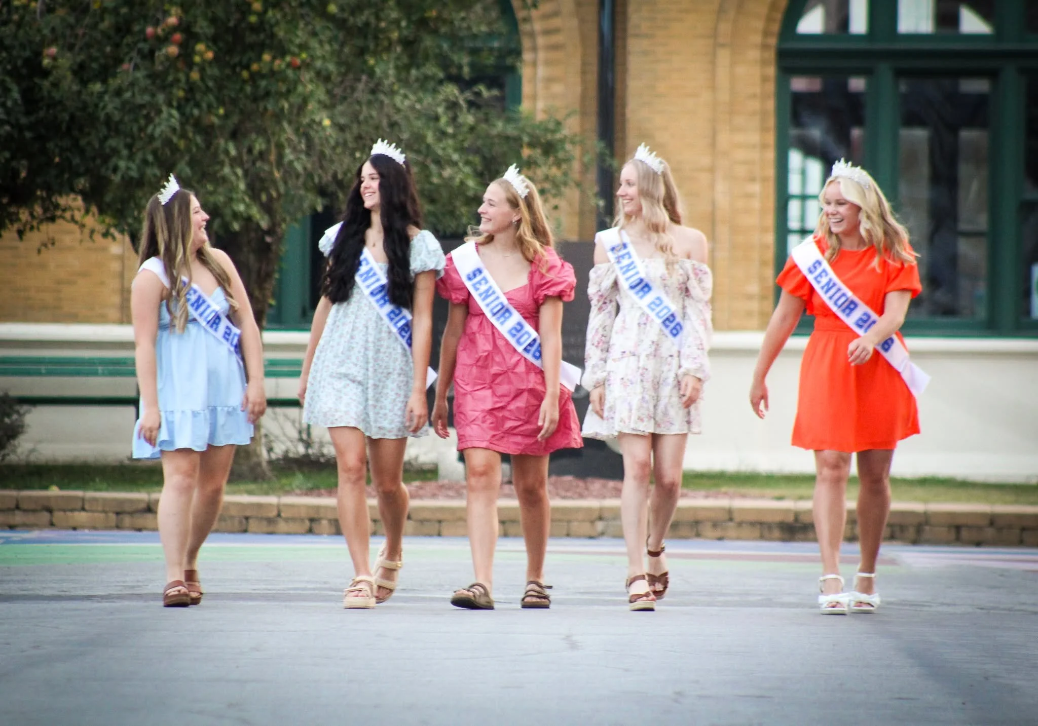 S U N D A Y 💙 S P O T L I G H T
It's SPOTLIGHT SENIOR SUNDAY! 🎓

Let's Celebrate! 🥳 We have 5 graduating students performing their senior recital with us this year, and we love the friendships they've fostered inside our studio! Have the best reci