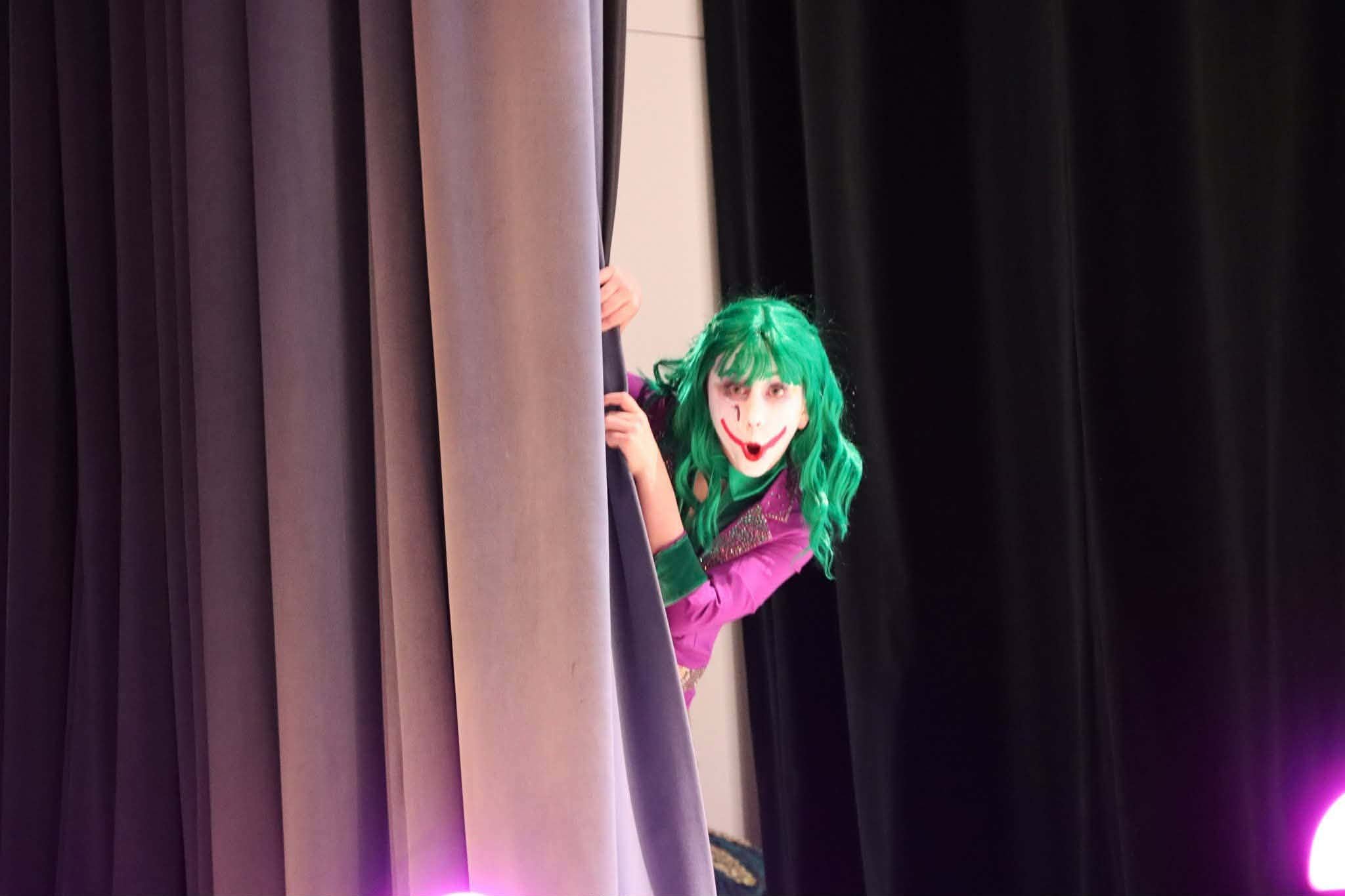 Why so serious about recital month? 🤡 Peek-a-boo! 💜💚

h a p p y &bull; a p r i l &bull; f o o l s &bull; d a y
📸 A Cut Above the Rest
#jokerstyle
#AprilFools 
#putonahappyface 
#recitalseason 
#spotlightx2