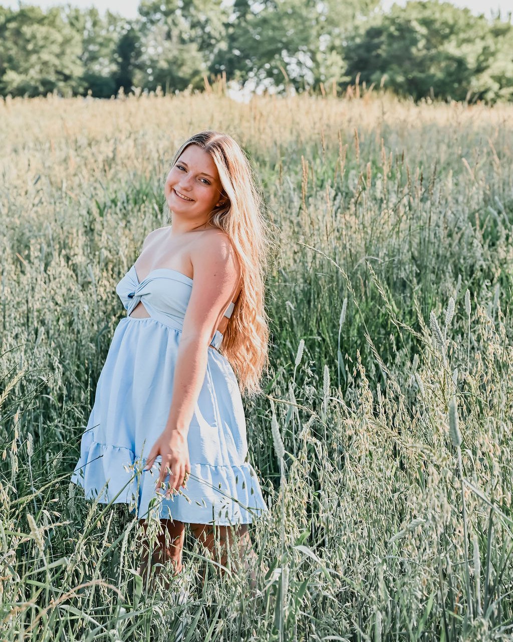 S P O T L I G H T 🎓 S E N I O R 🎓 S U N D A Y

⭐️Meet Avery⭐️ 
💙 Avery has been dancing at Spotlight for 15 years and receives her 15-Year Jacket this season!
💙 She loves hip hop because, "it&rsquo;s upbeat and I can show all my cool moves!&