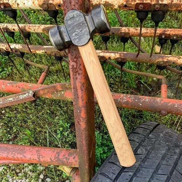 A 3.5lb rounding hammer heading to a new home in North Carolina!
These still remain probably my favorite hammer to make!
.
.
.
.
.
.
.
#roundinghammer #forginghammer #blacksmithhammer #blacksmith #blacksmithing #blacksmiths #blacksmithtools #toolporn