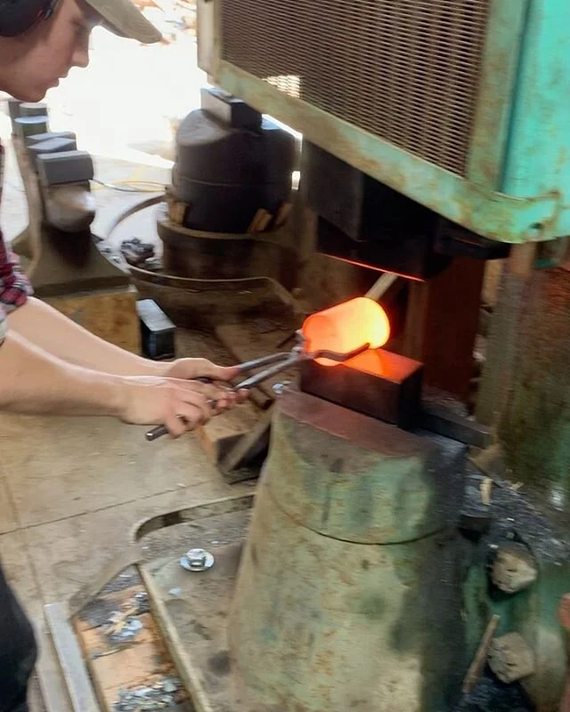 Another forging scene from the Chaingang&rsquo;s trip to Moccasin Mountain hammers this past March!
Forging a 12lb sledge billet is a one heat job on the 250LG.
I enjoyed using the trip hammers this year as a break from using a utility air hammer alm