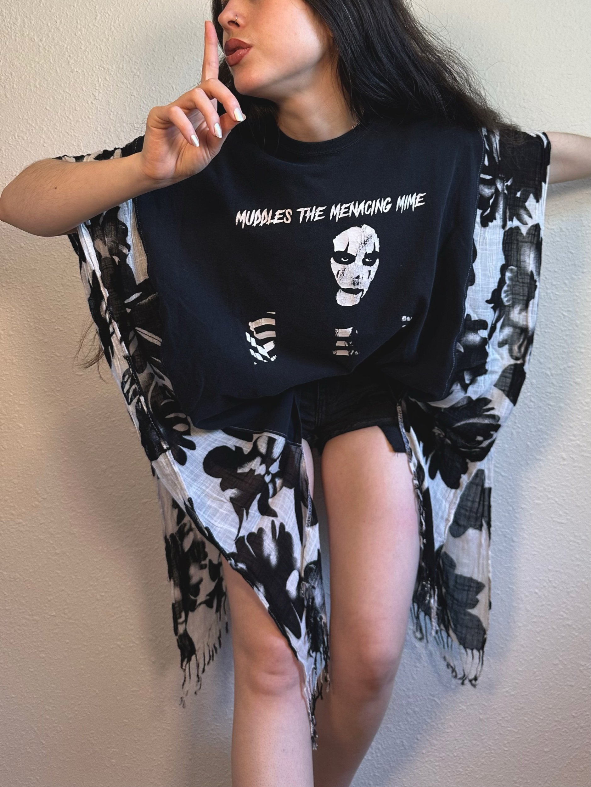 menacing mime t-shawl | XL