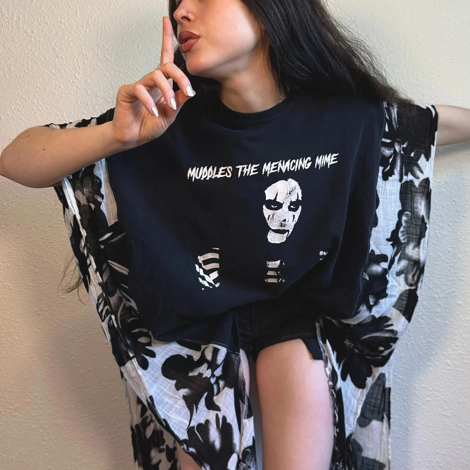 menacing mime t-shawl | S-XL