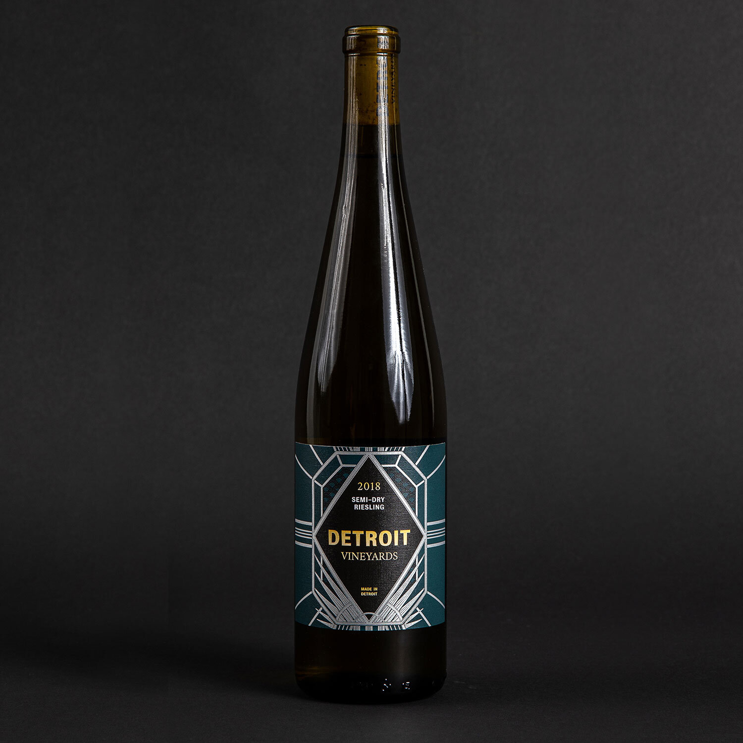2018_SemiDryRiesling_Shot.jpg