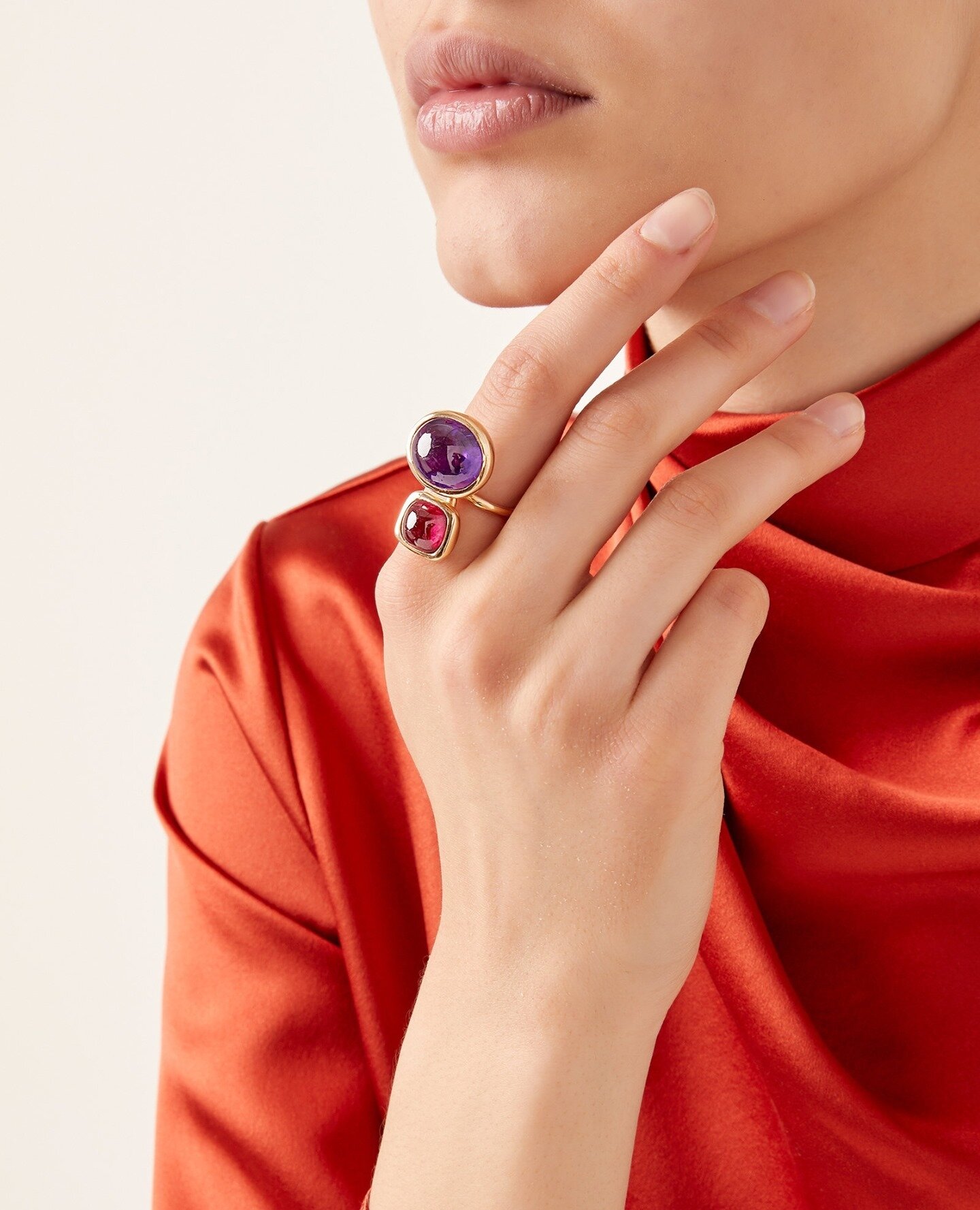 The simplistic yet elevated Cabochons rings can be worn alone, or together for a rainbow of color. 💎#DaleNovickCollection⁠
.⁠
.⁠
.⁠
.⁠
.⁠
.⁠
#Jewelry #FineJewelry #Jewels #LuxuryJewelry #Fashion #Accessories #JewelryDesigner #Ring #Rings #Necklace #