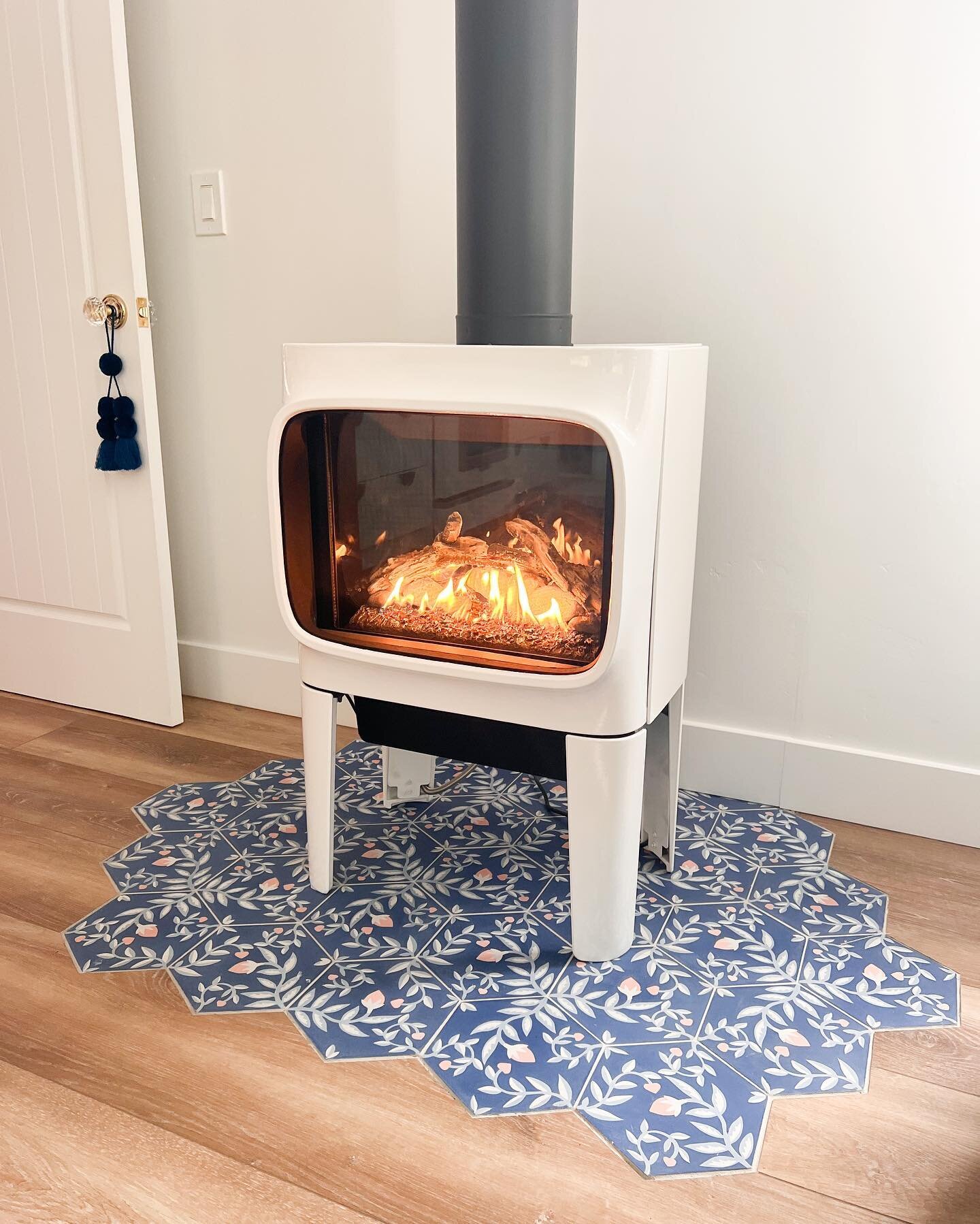 Check out this super cute fire stove from our #lunaaduproject 

We couldn't resist escaping to the snow for ski week - kids are already enjoying the change in scenery!