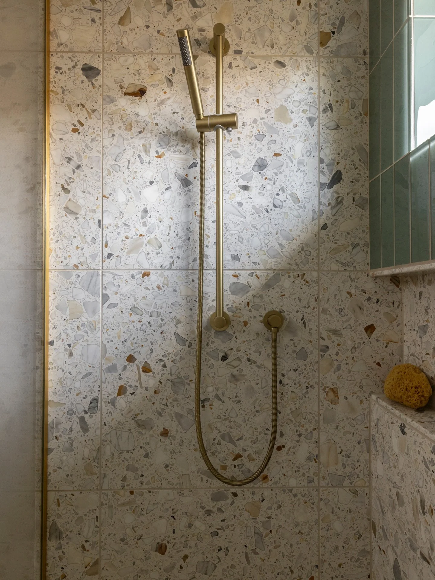 Terrazzo, stacked @fireclaytile tile and brass walked into a bathroom&hellip; and nobody ever wanted to leave. Swipe to see more of the Thompson bathroom. ✨

Design: @riseuphome 
Photography: @sencreativeco