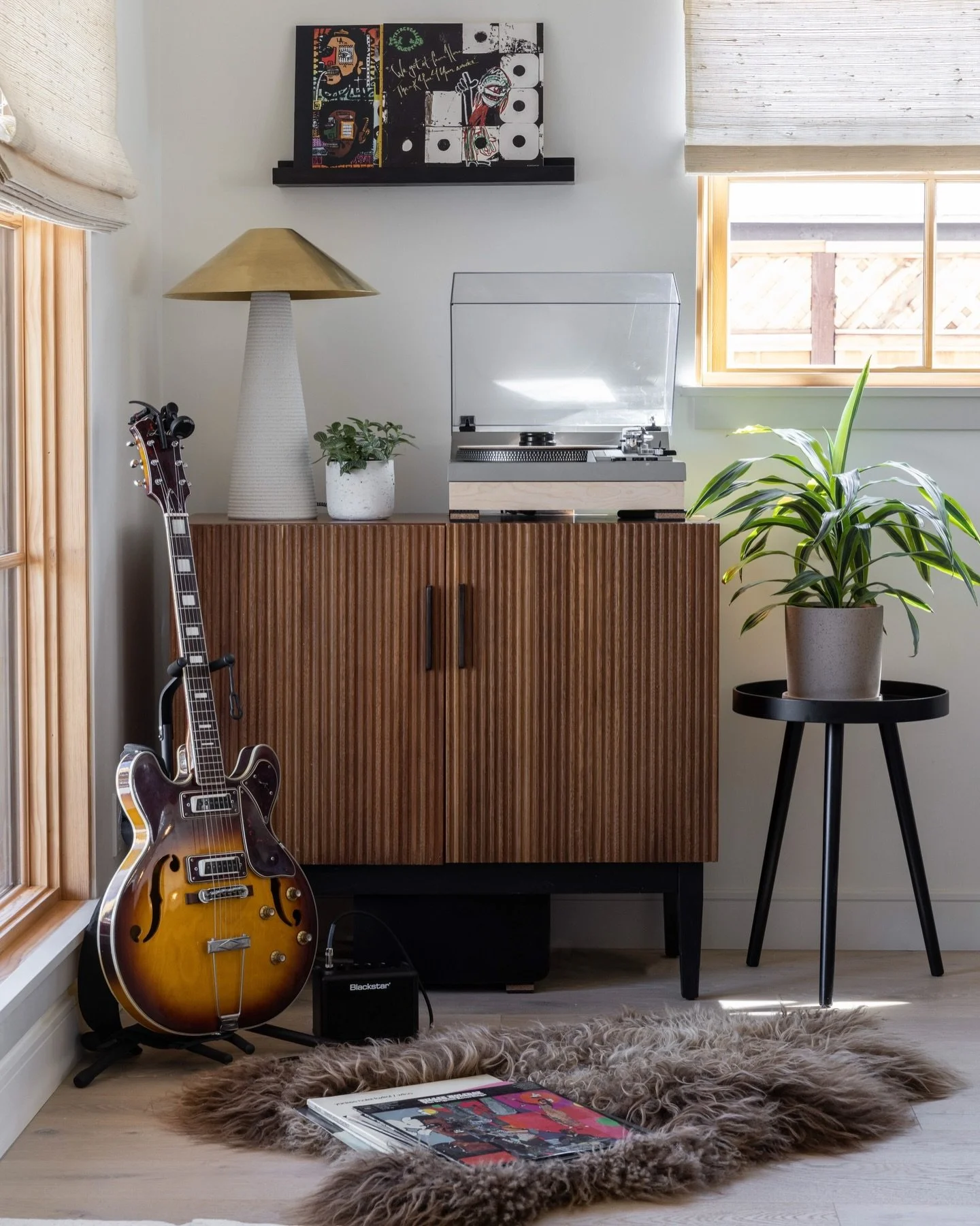 We often listen to vinyl on Wednedays.  #waxwednesday 

Design: @riseuphome 
Photography: @sencreativeco