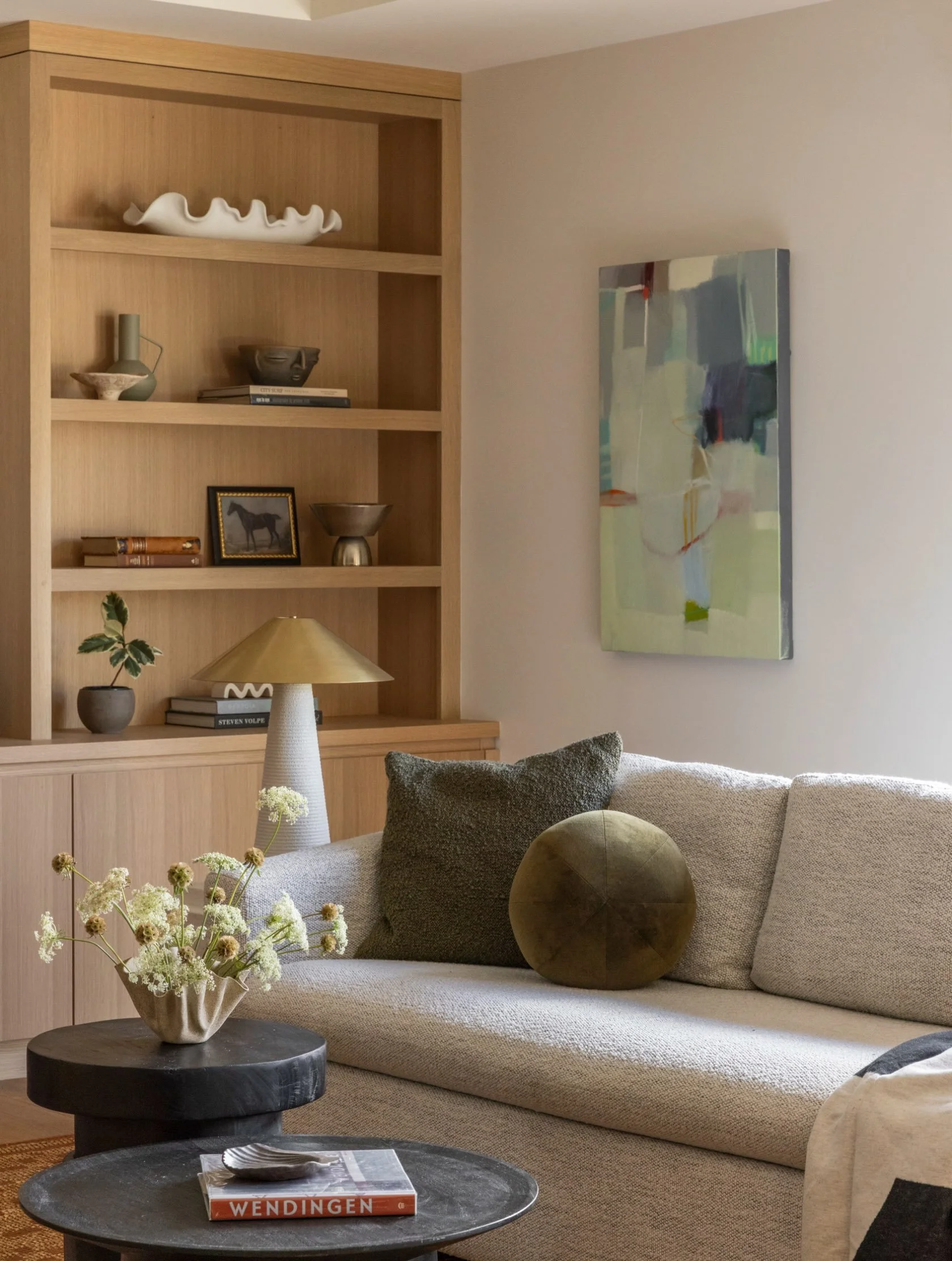 California casual in a historic home.

Open concept, warm oak, neutral palette, pieces chosen with care. Nothing overdone, just thoughtful layers that make it feel like home.

This is Rise Up Home. ✨