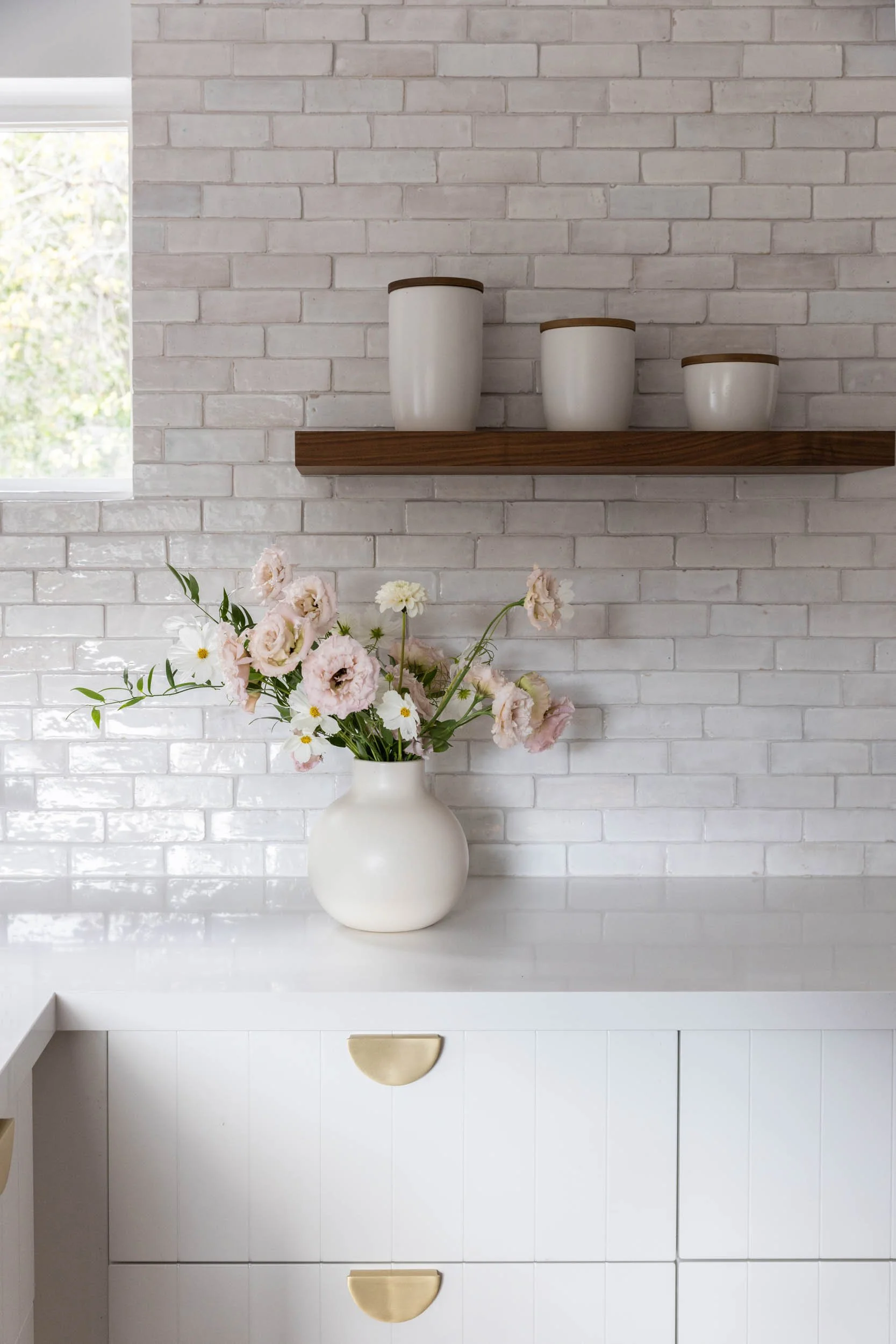 Kitchen floating shelf