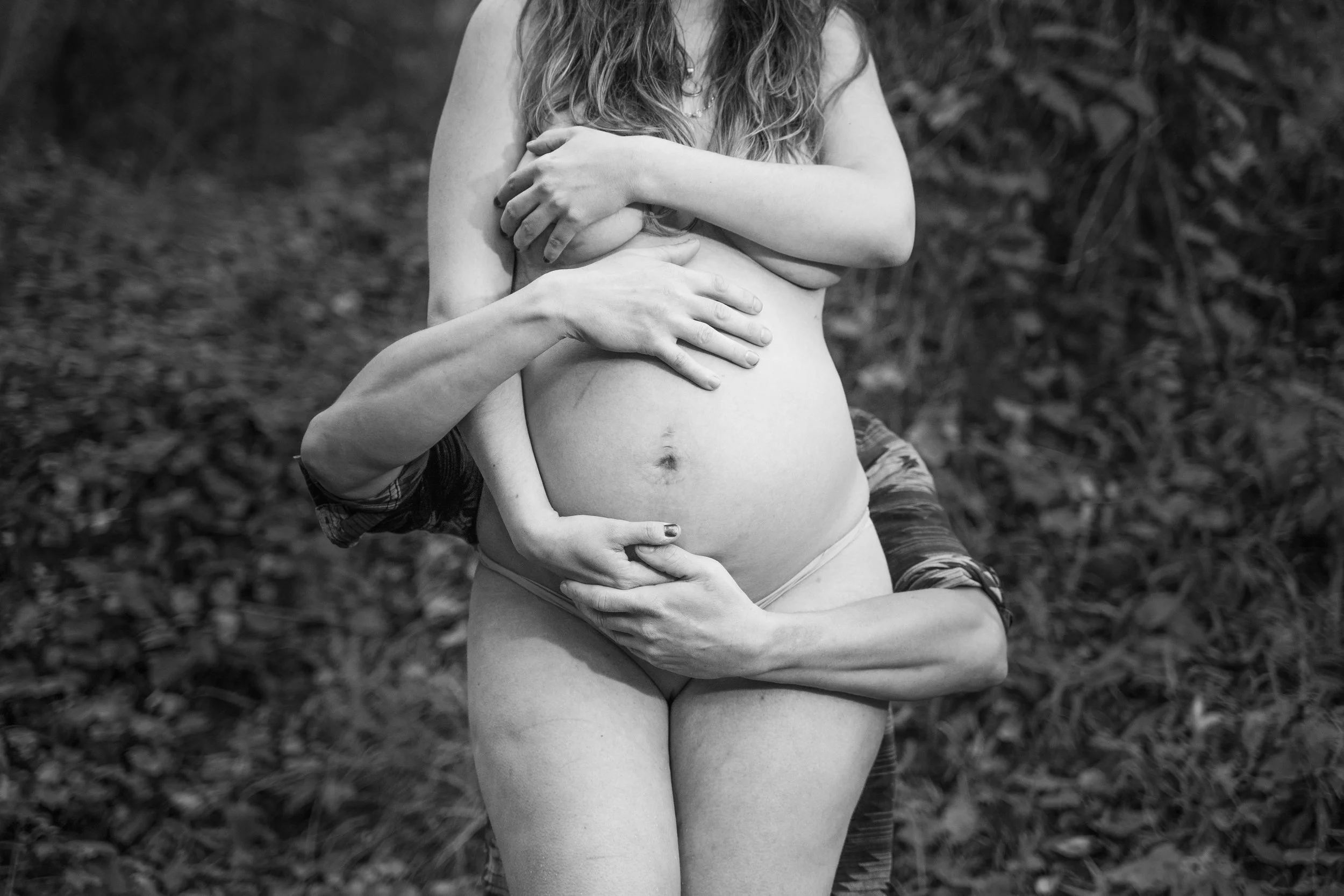 Antonia Maternity Shoot B&W-18.jpg